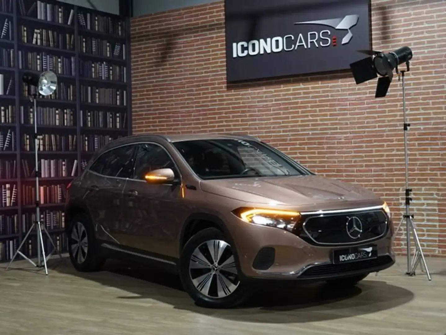 Mercedes-Benz EQA 250 Brun - 1