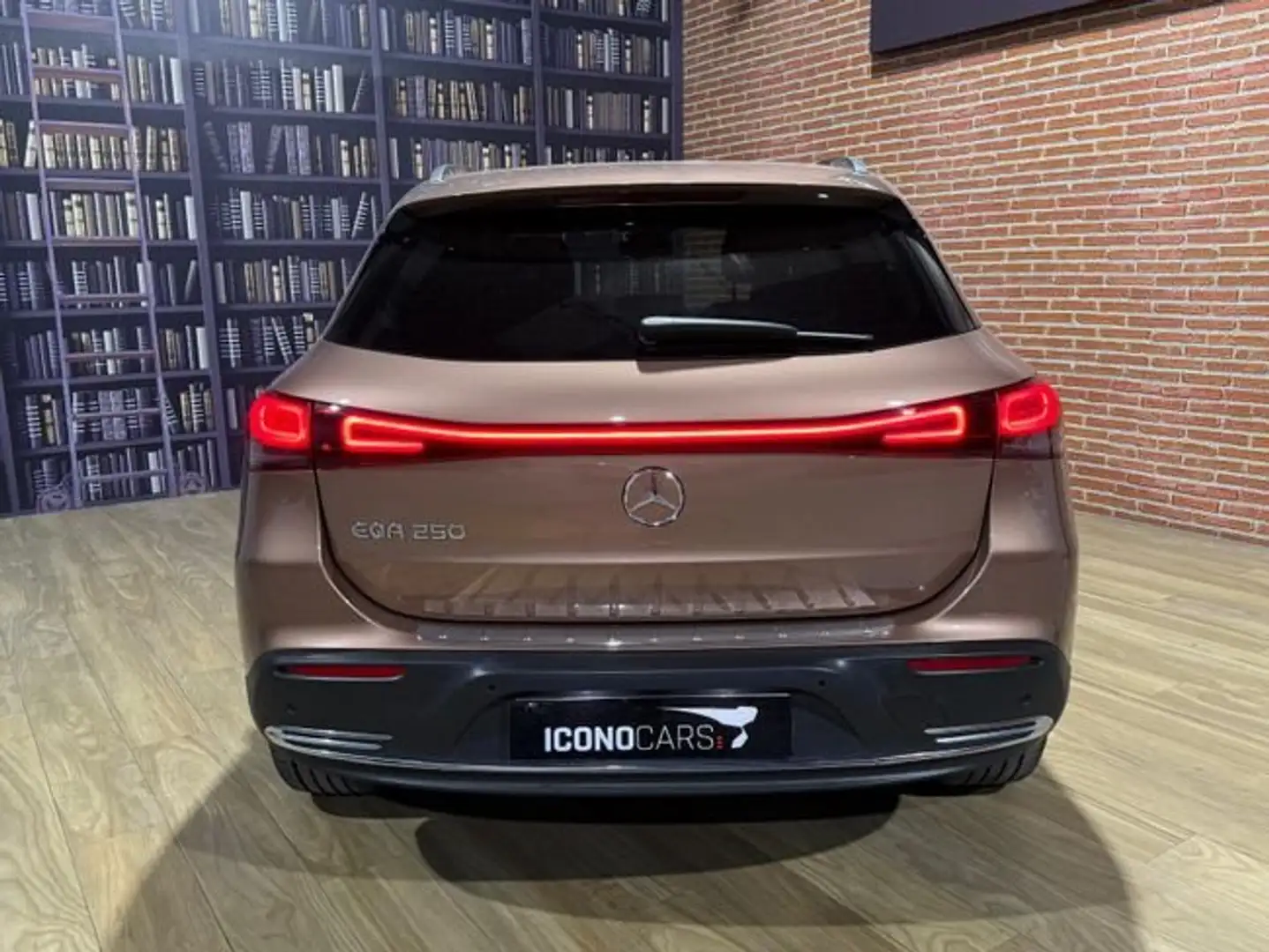 Mercedes-Benz EQA 250 Brun - 2