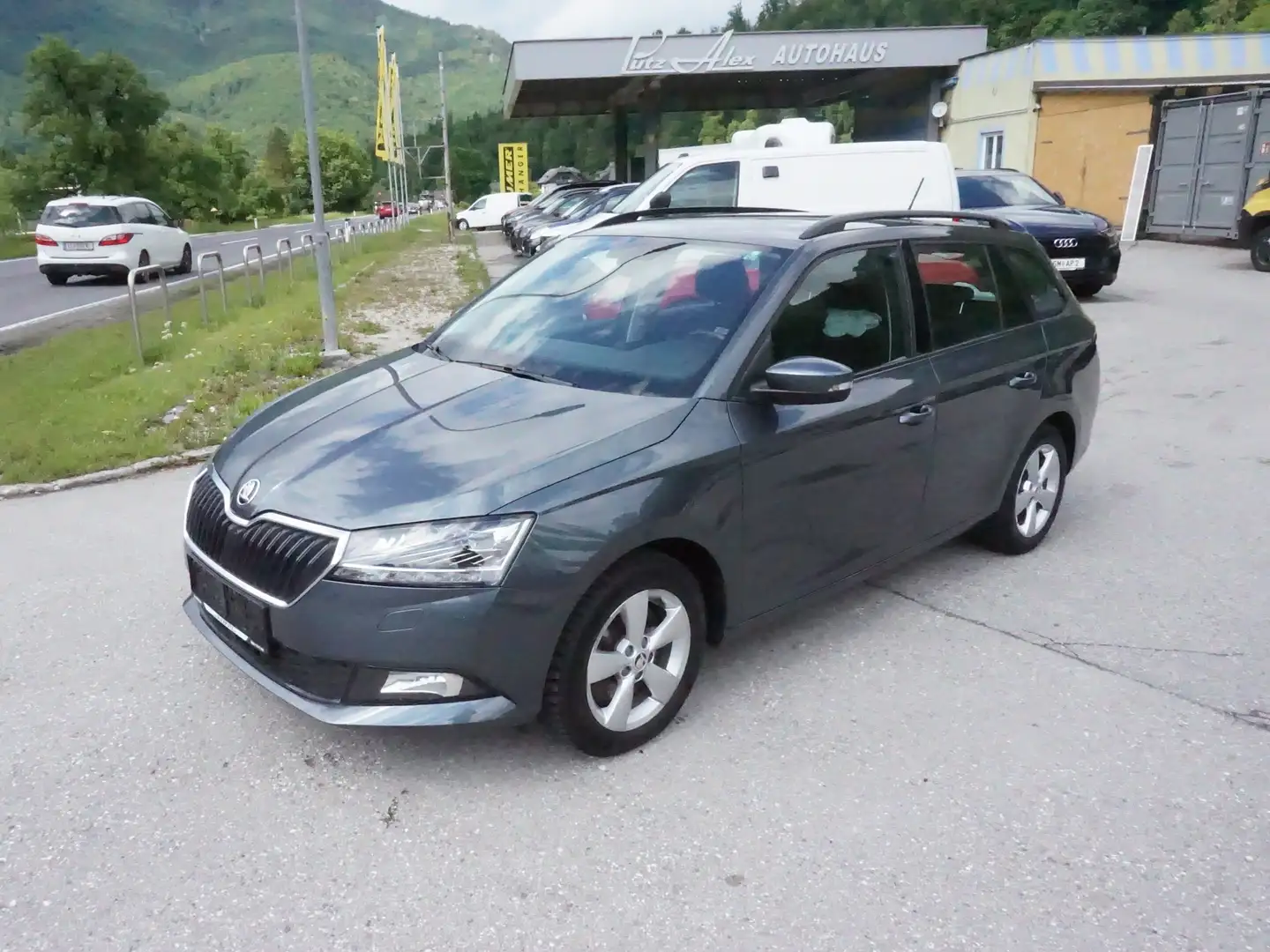 Skoda Fabia Combi Ambition 1,0 TSI DSG Grau - 1