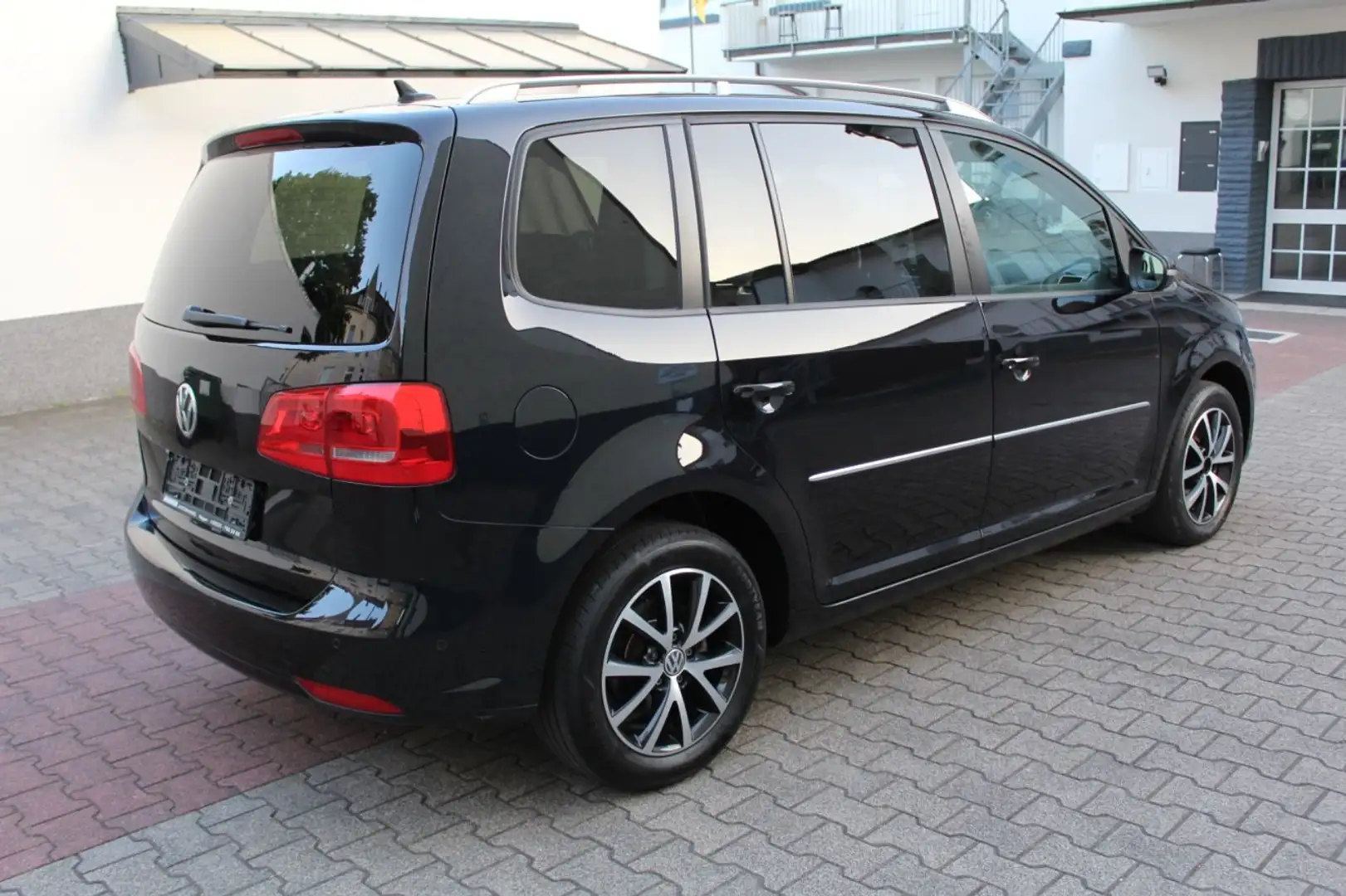 Volkswagen Touran Highline ( 1 Hand / Kamera / ParkPilot ) Schwarz - 2