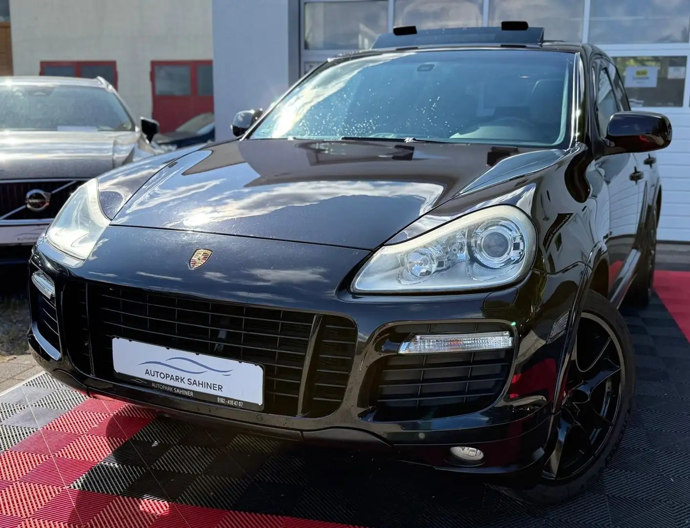 Porsche Cayenne GTS Schwarz - 1
