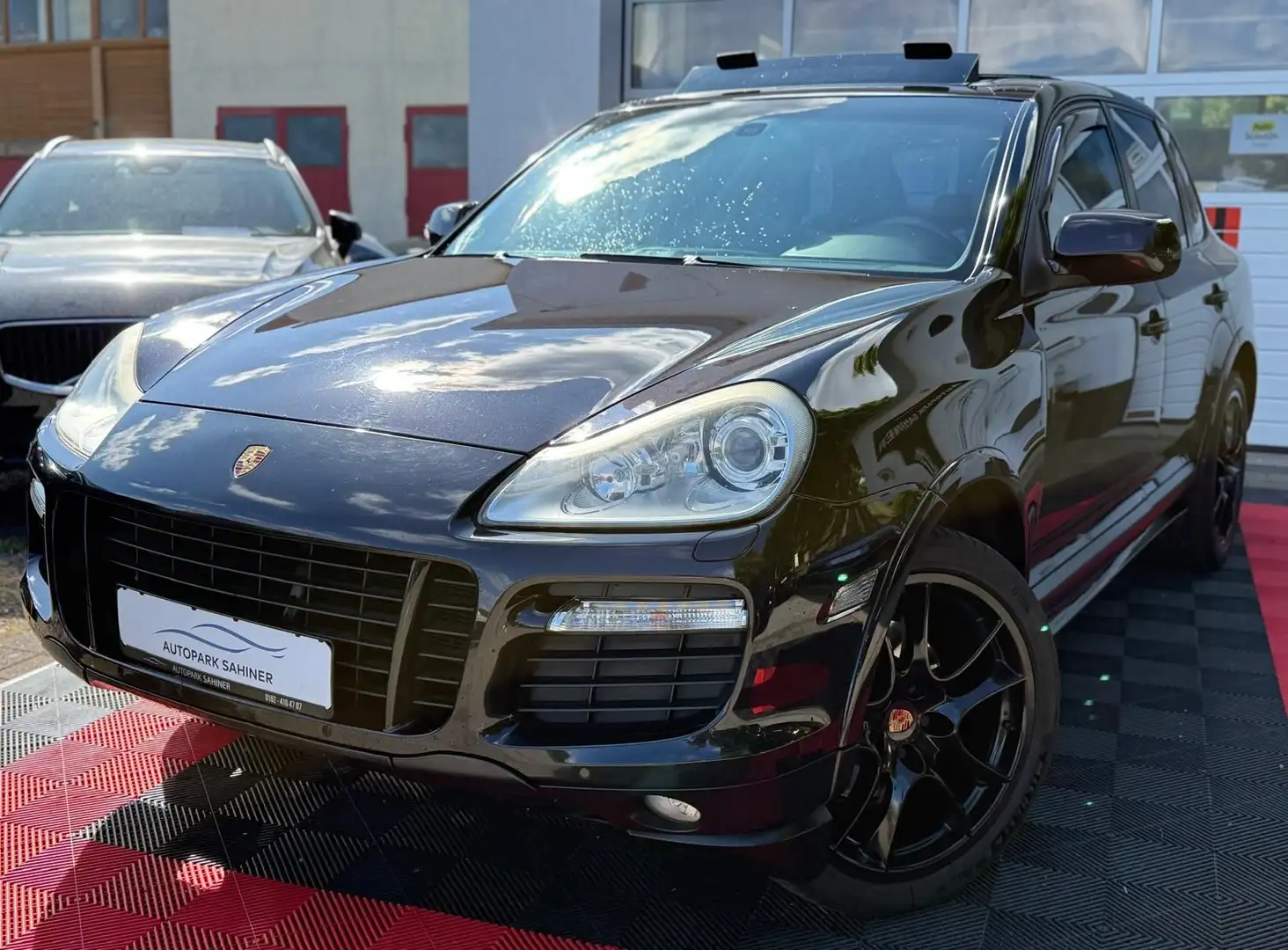 Porsche Cayenne GTS Schwarz - 2