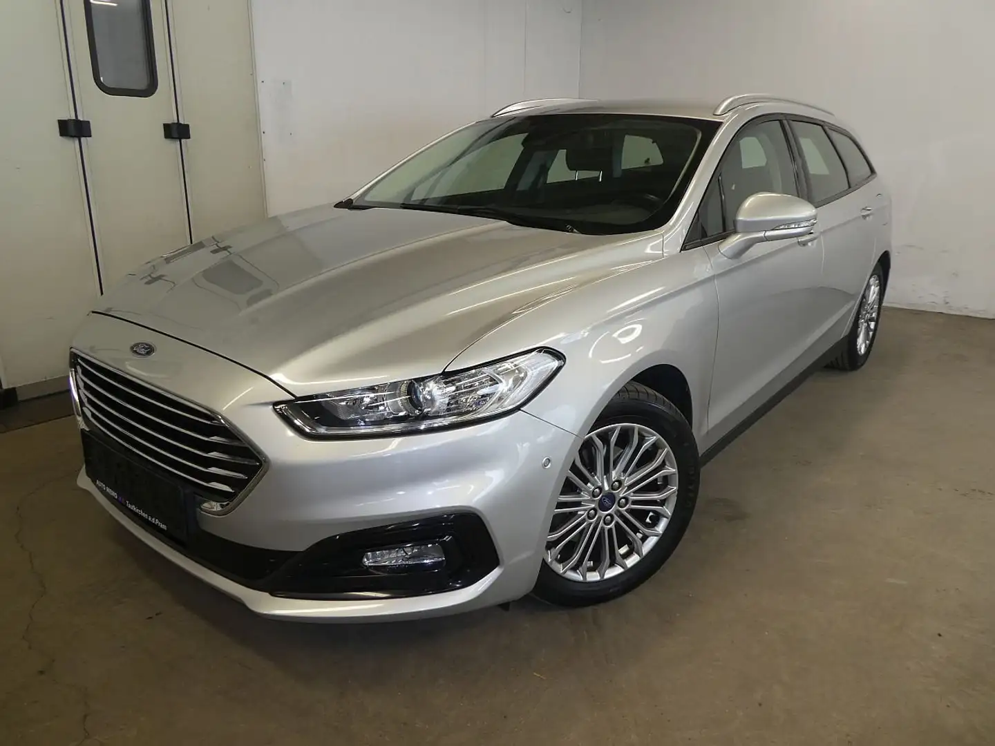 Ford Mondeo 2.0 EcoBlue Aut. Traveller Business Silber - 1