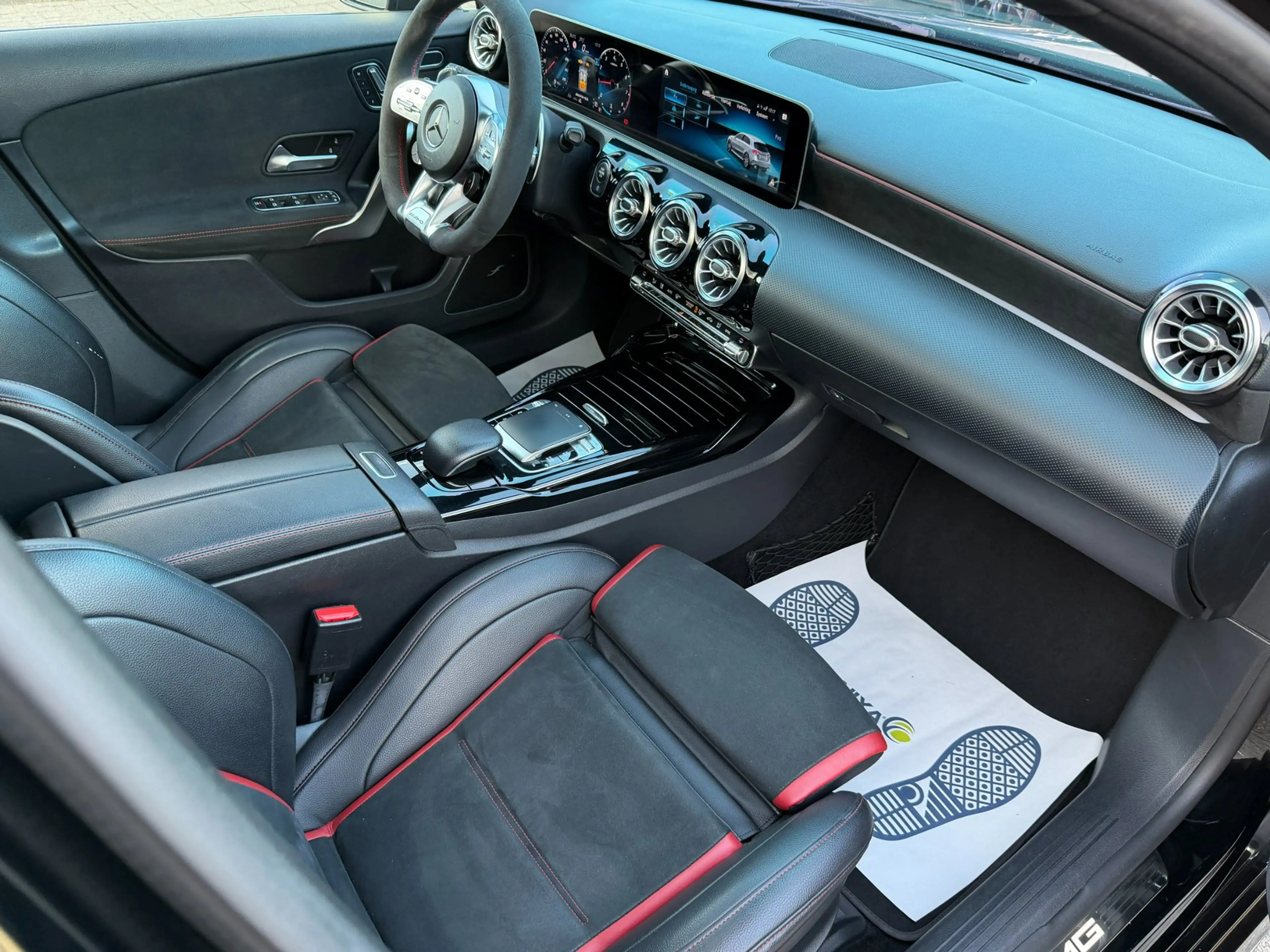 Mercedes-Benz A 35 AMG 4MATIC Edition 1 — photo 17