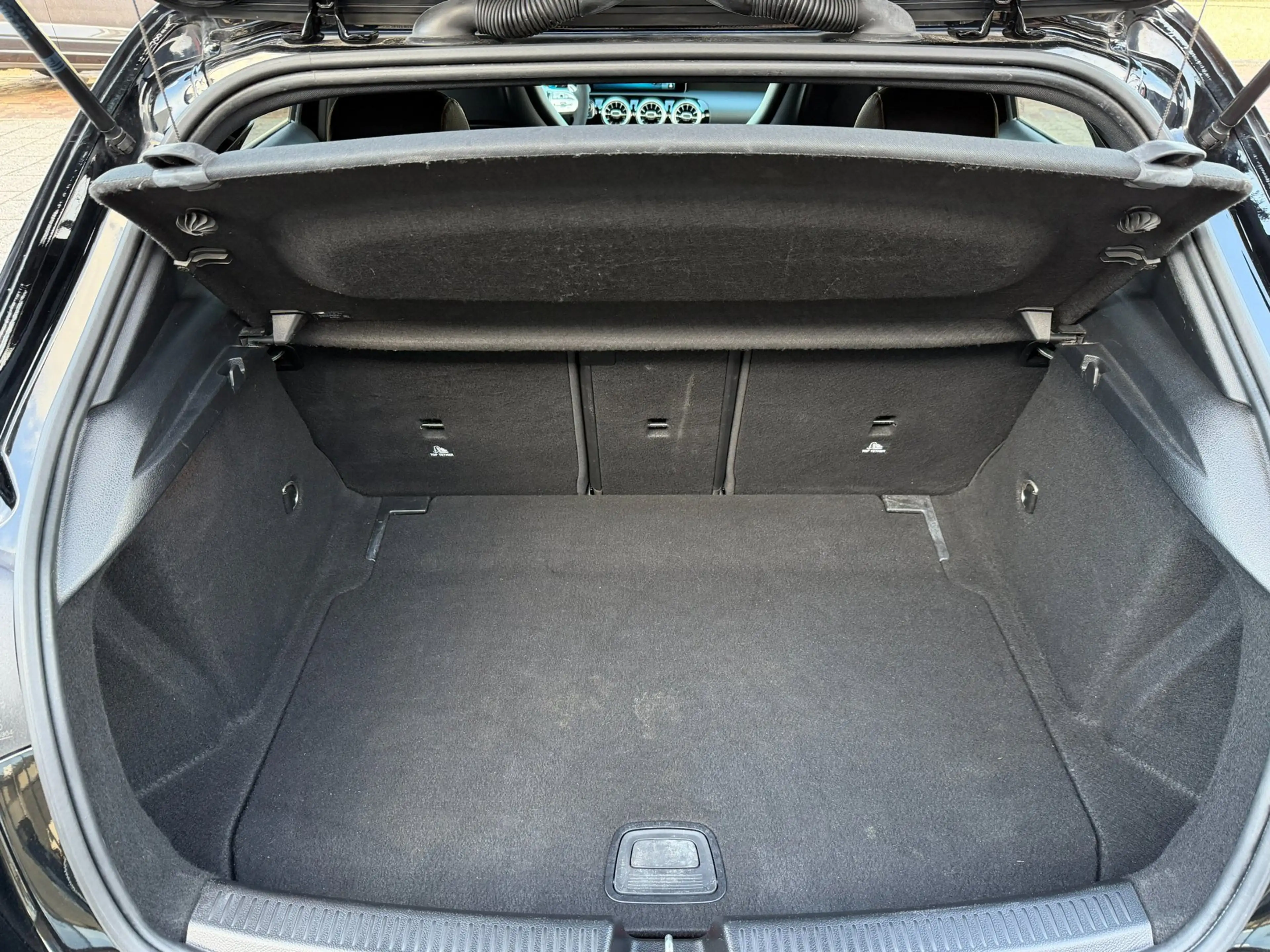 Mercedes-Benz A 35 AMG 4MATIC Edition 1 — photo 22