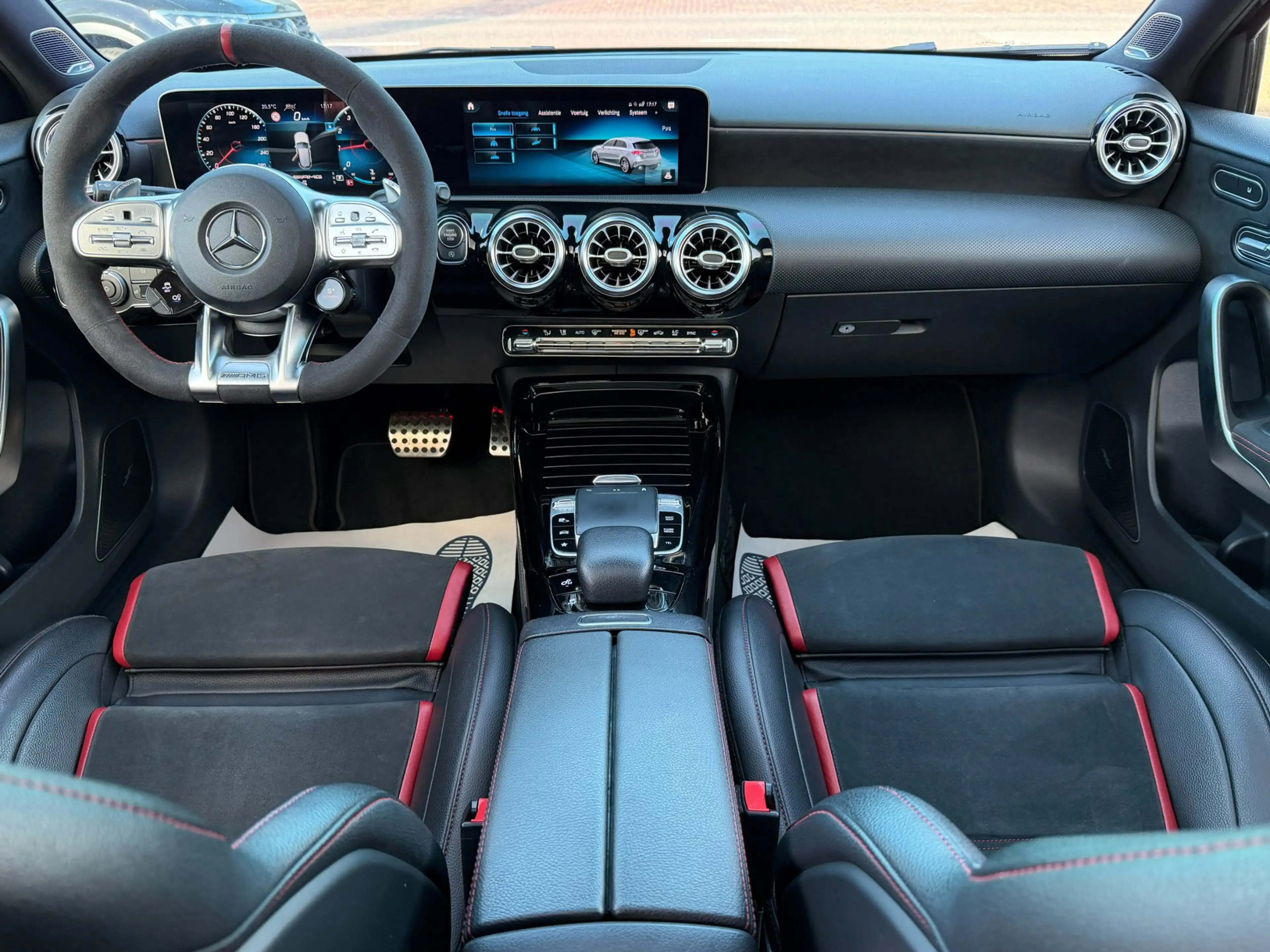 Mercedes-Benz A 35 AMG 4MATIC Edition 1 — photo 4
