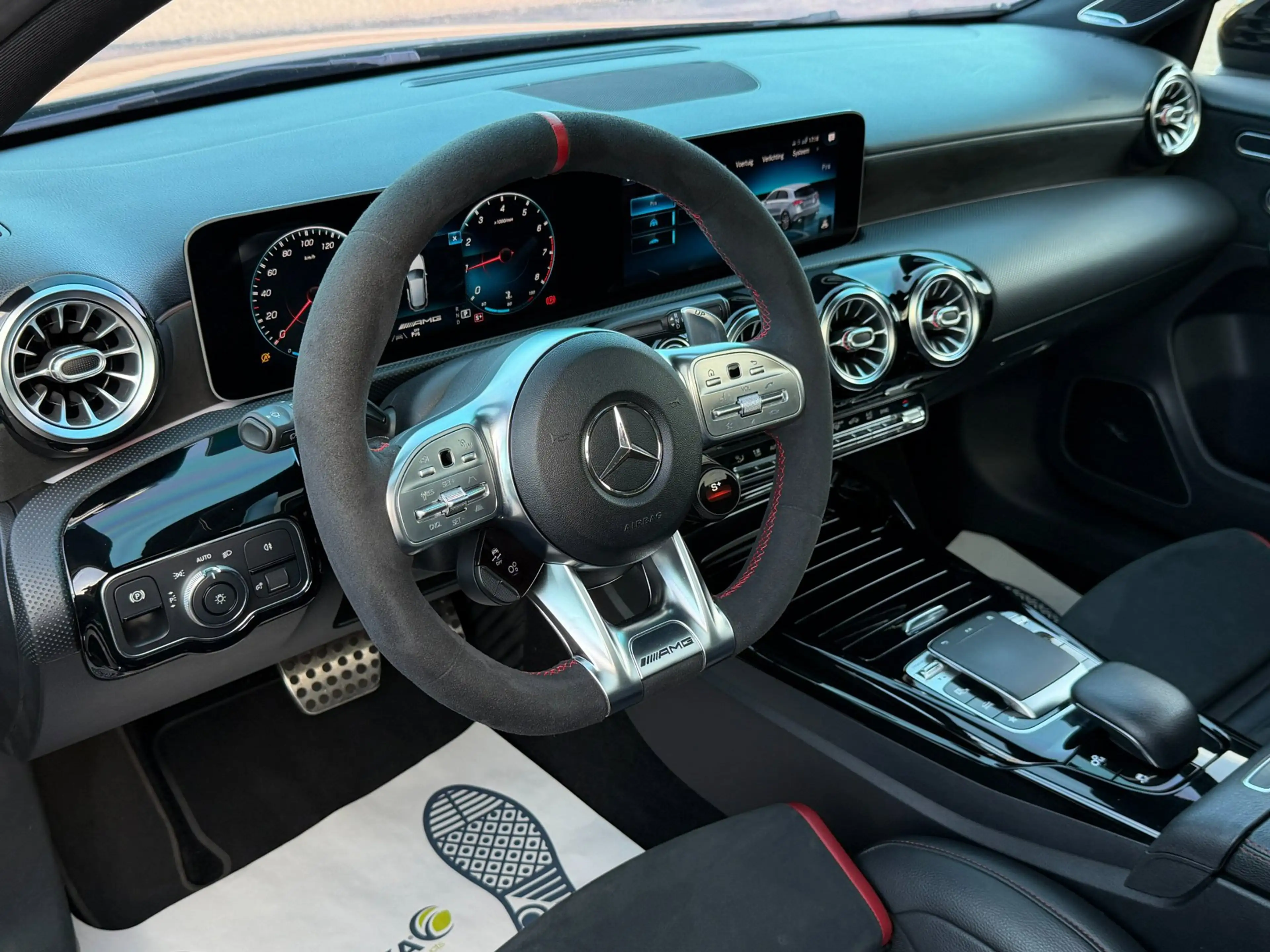 Mercedes-Benz A 35 AMG 4MATIC Edition 1 — photo 19