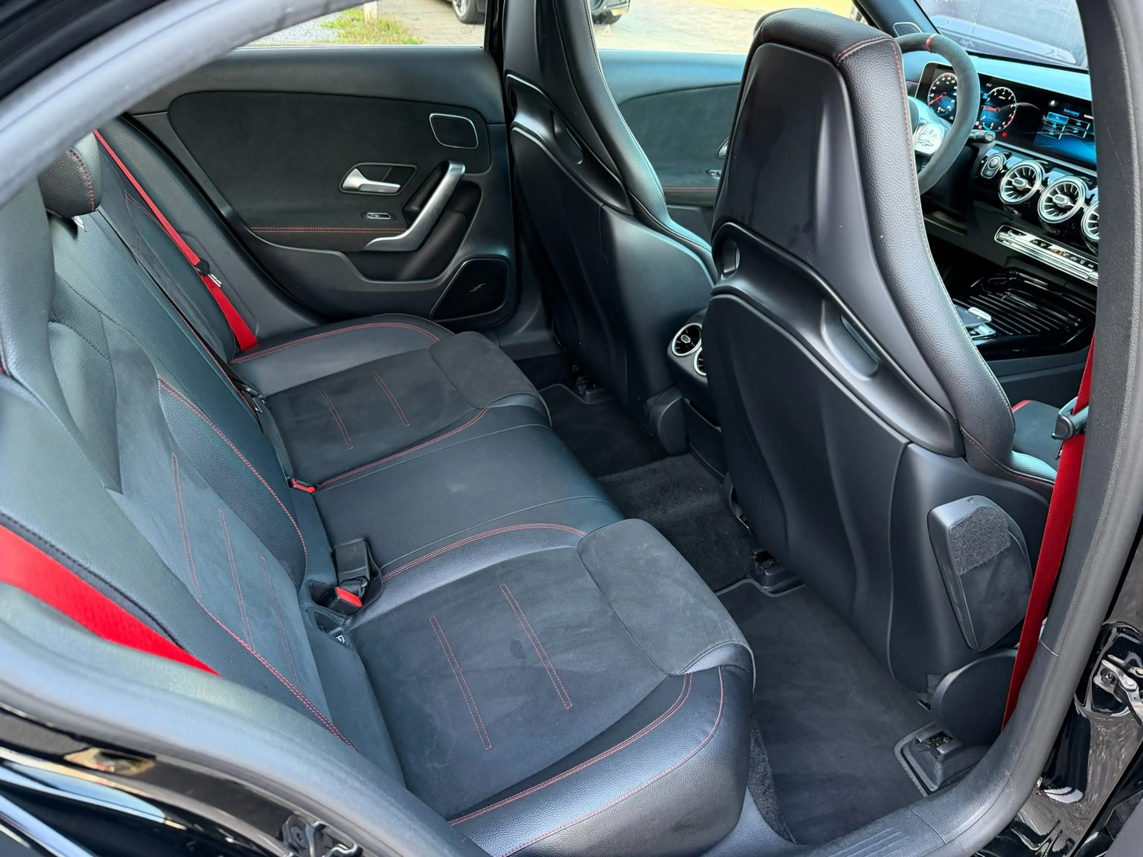 Mercedes-Benz A 35 AMG 4MATIC Edition 1 — photo 21