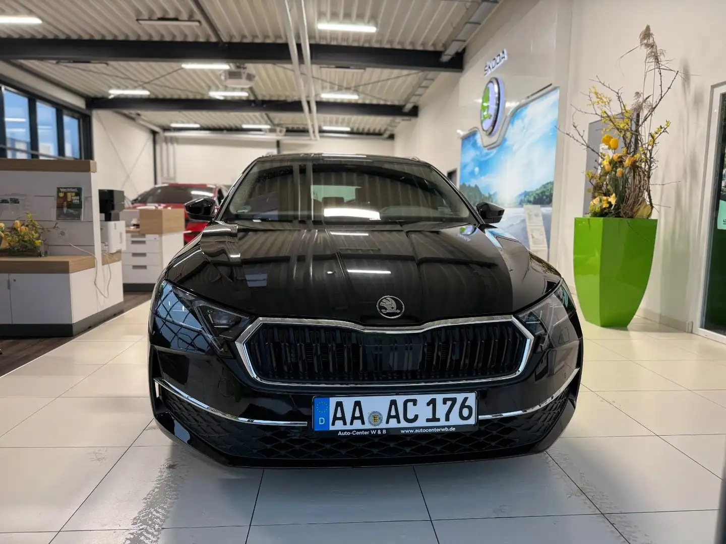 Skoda Octavia Combi 1.5 TSI mHEV DSG 110kW Exclusive Schwarz - 2
