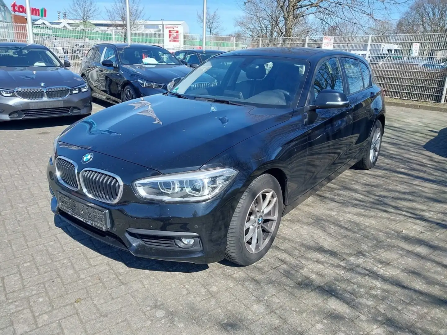 BMW 120 iA +TEILLEDER+LED+NAVI+SHZ+MFL+BT+USB+HIFI+ Schwarz - 1