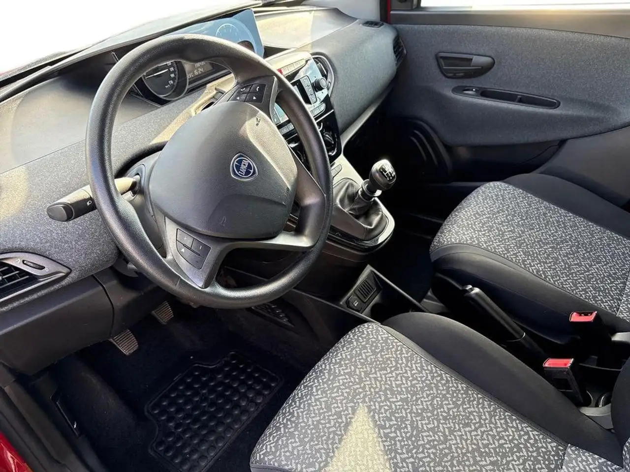 Lancia Ypsilon 2022 — фото 6