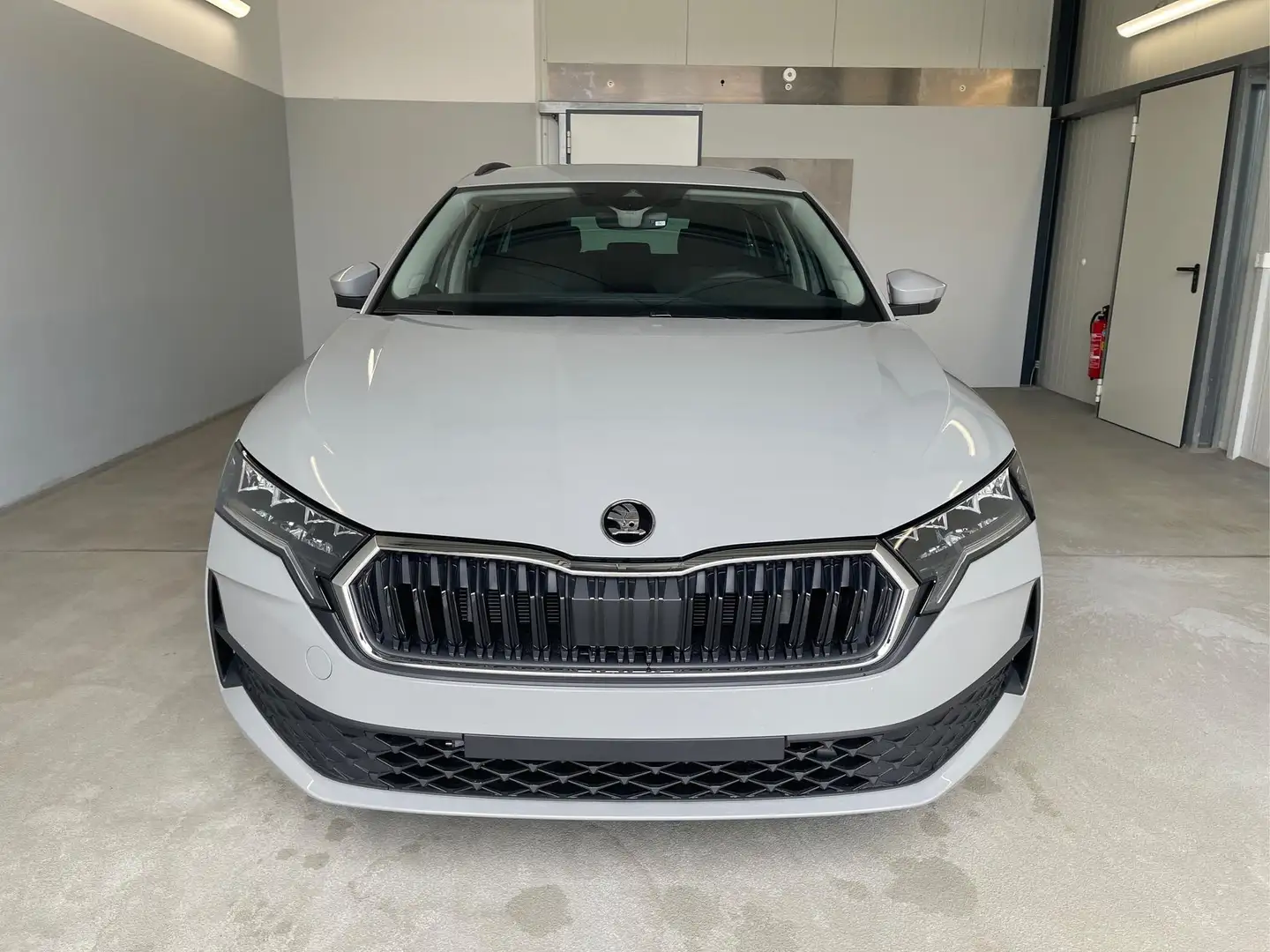 Skoda Octavia Combi Facelift Essence DSG AHK+Sitzheizung+App ... Grau - 2