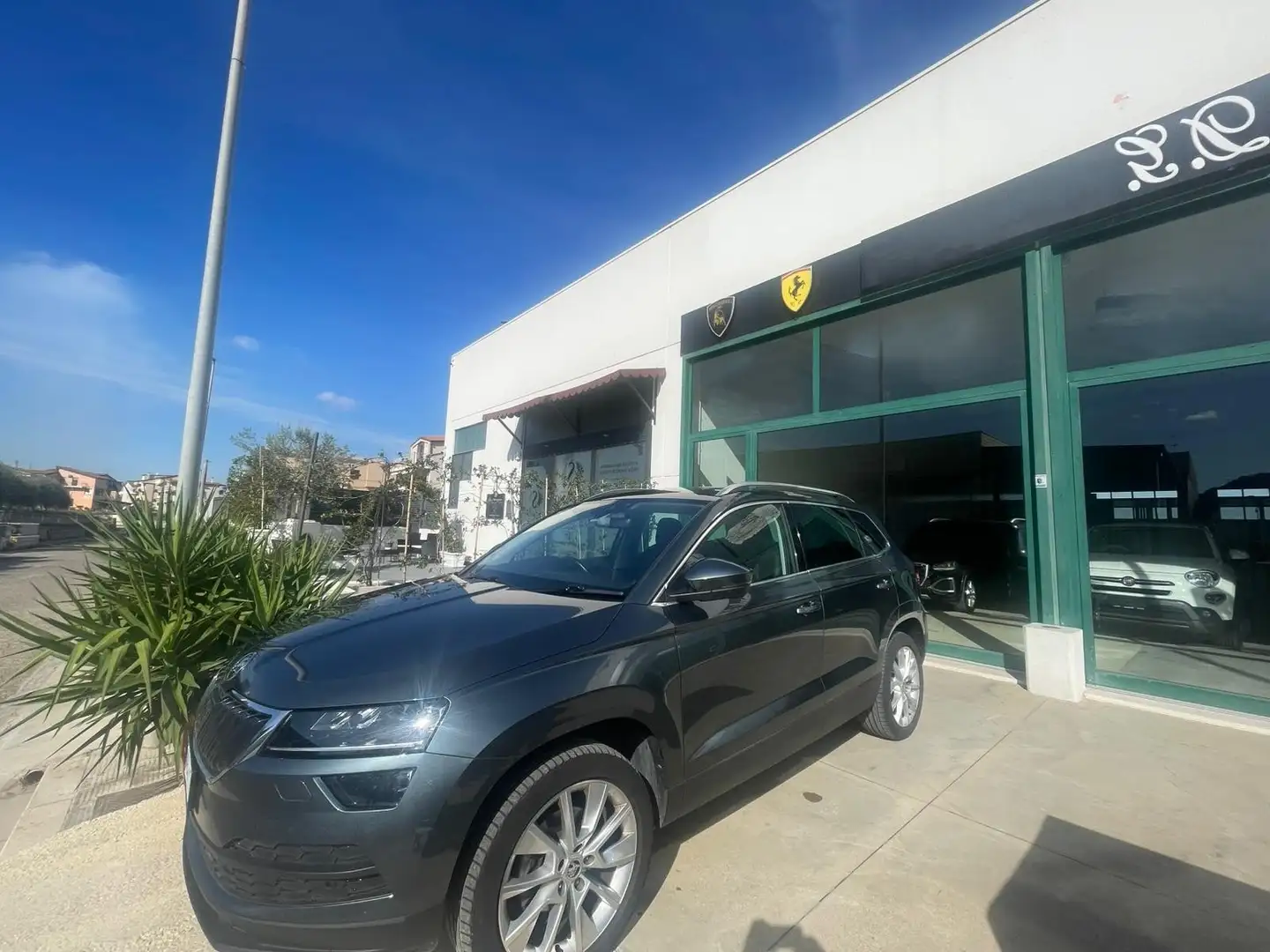 Skoda Karoq 1.0 TSI STYLE LED/ASSIST/CONNECT/PELLE/TOUCH/PDC Gris - 1