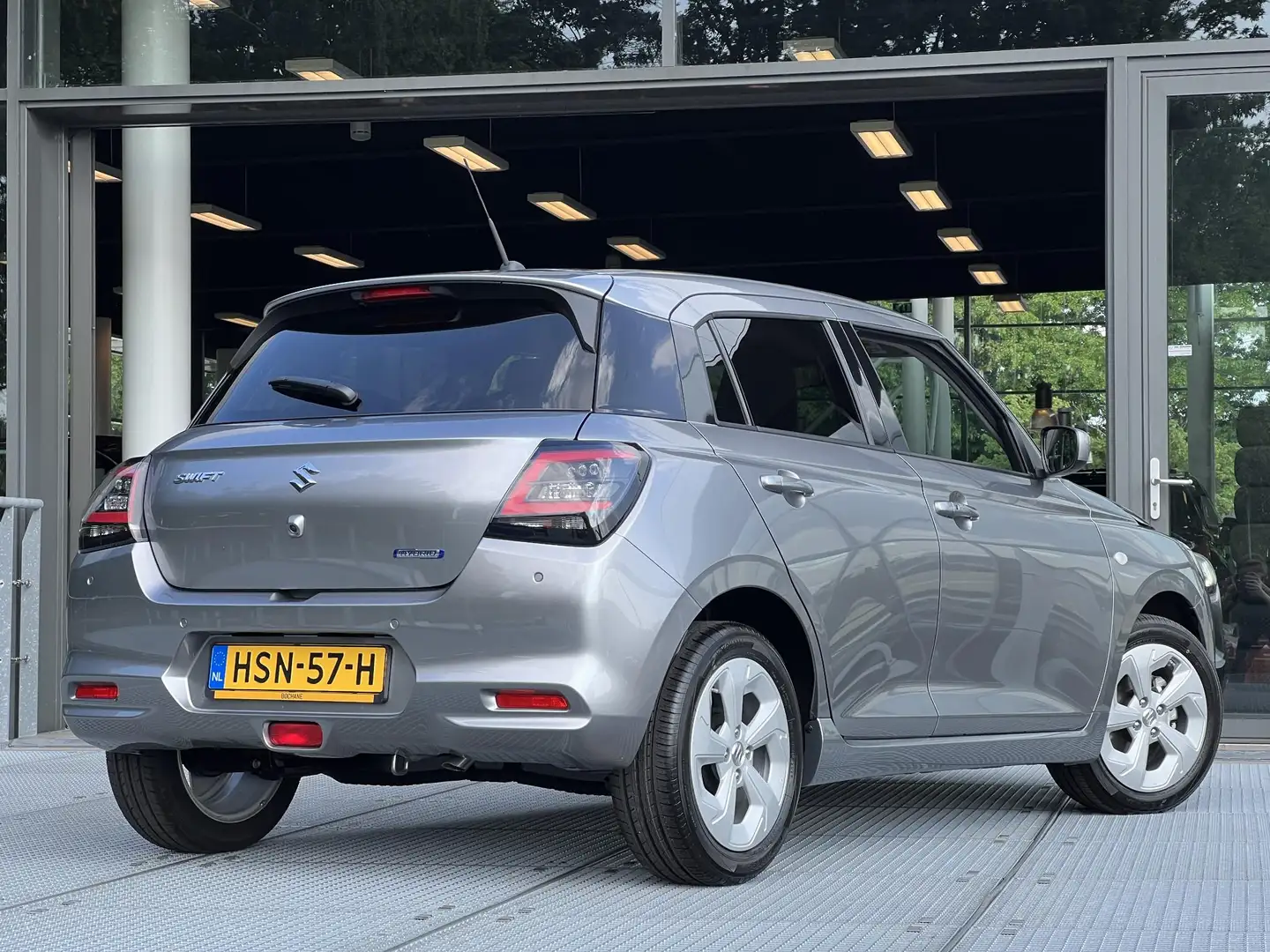 Suzuki Swift 1.2 Select Smart Hybrid Automaat | Navigatie | Ach Gris - 2