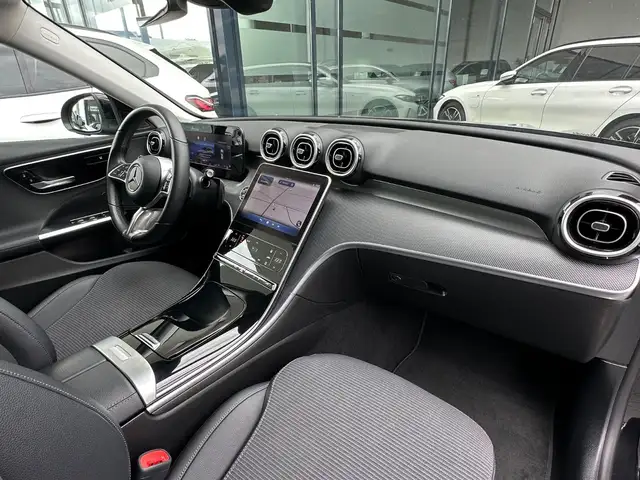 Mercedes-Benz 220 view 14