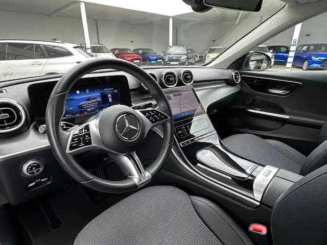 Mercedes-Benz 220 view 12