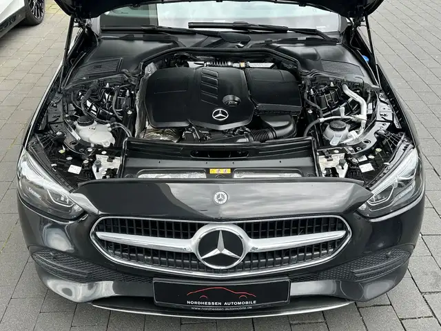 Mercedes-Benz 220 view 6