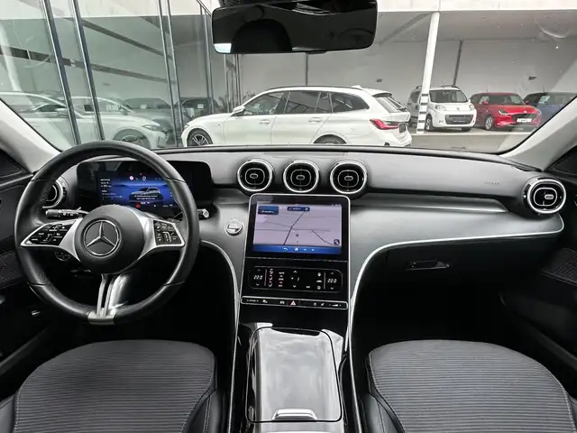 Mercedes-Benz 220 view 13