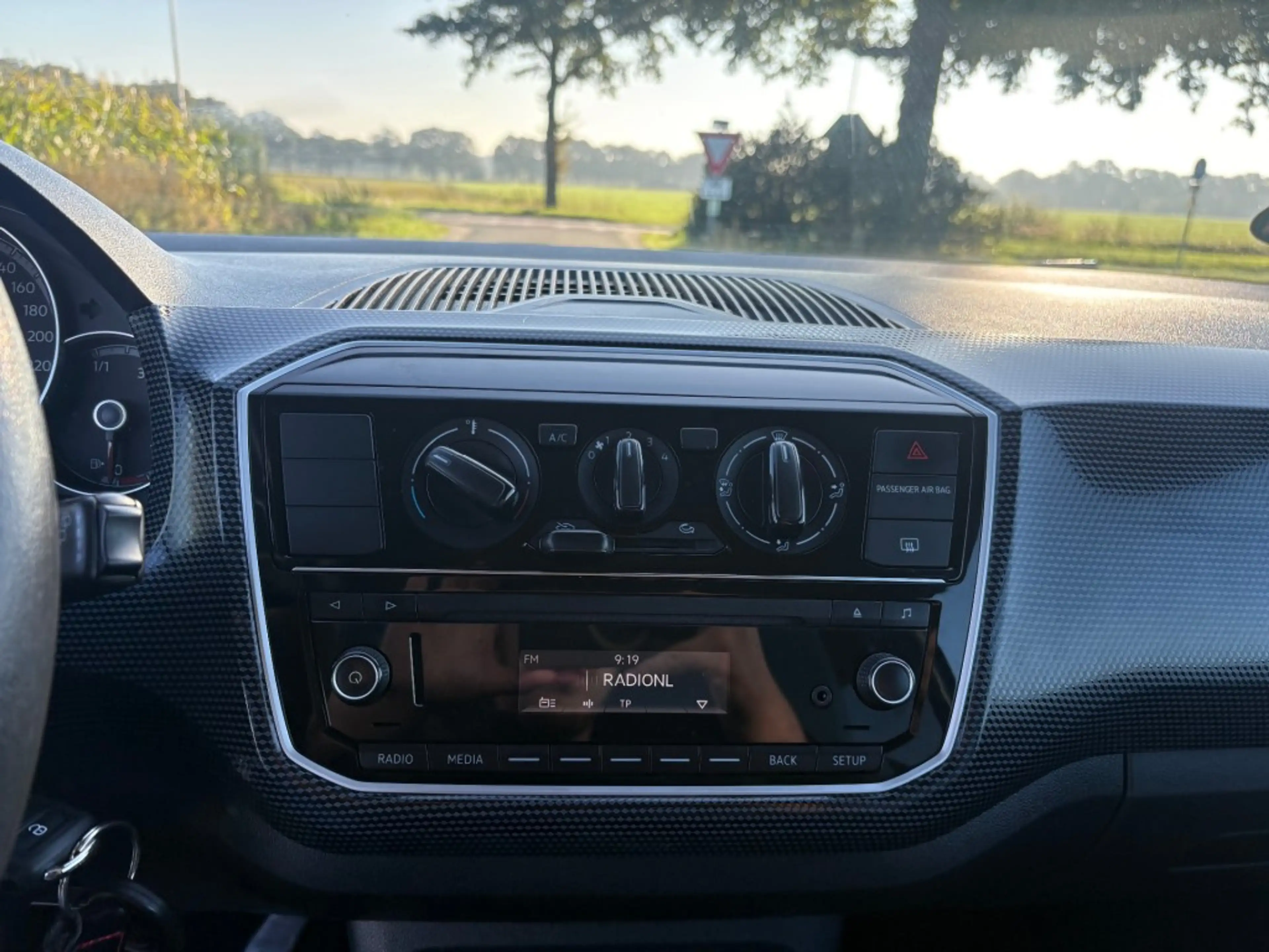 Volkswagen up! 1.0 / MOVE UP! / AIRCO / 2 JAAR APK / FACELIFT — photo 9