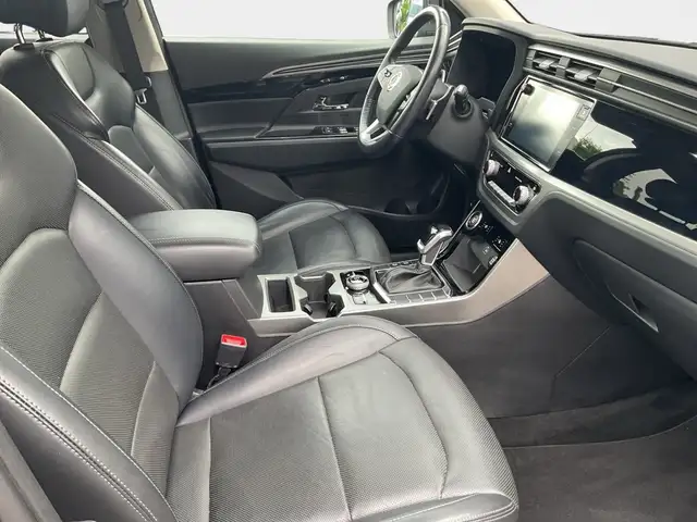 KGM Korando view 13