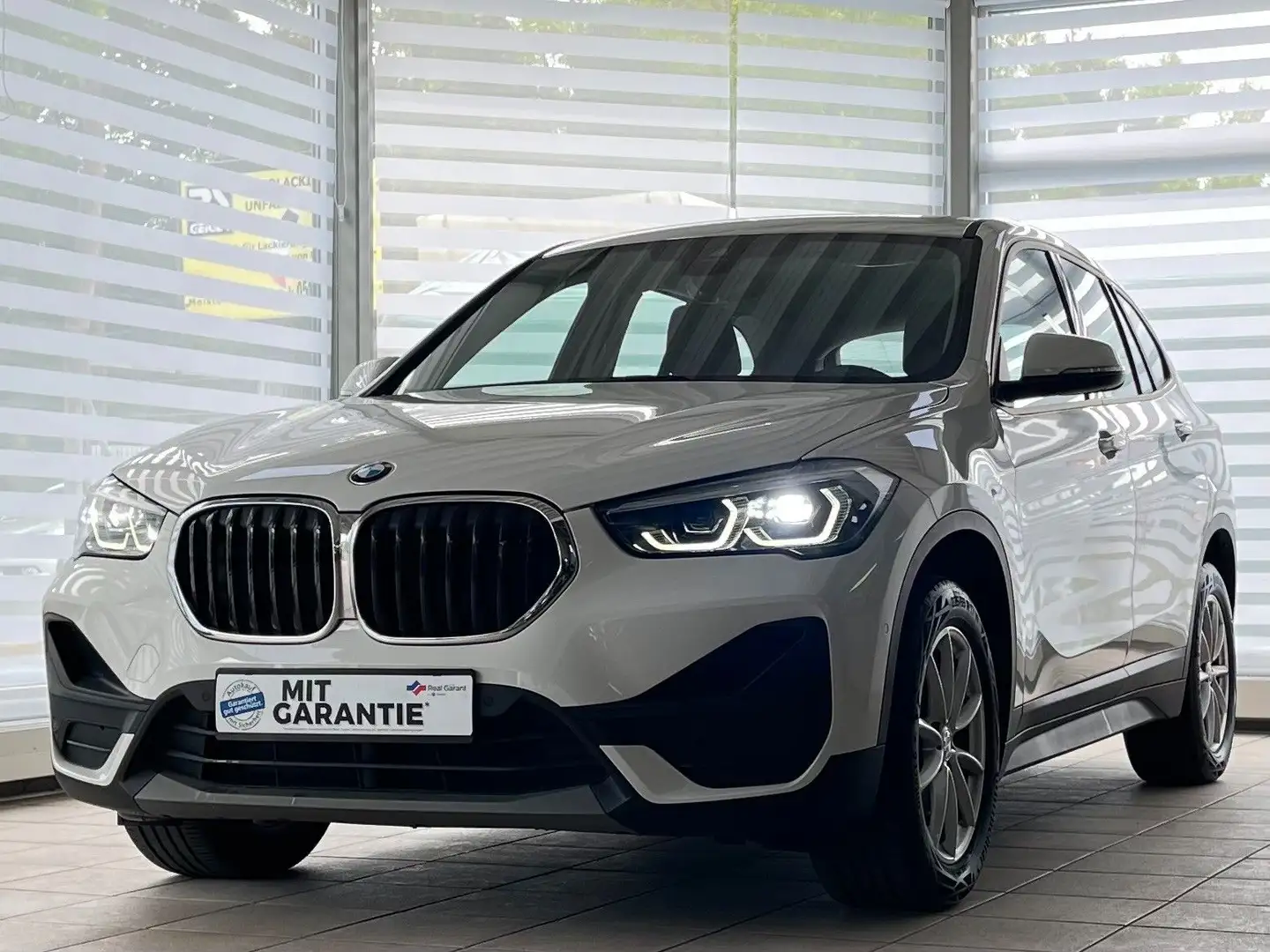 BMW X1 xD20d Aut. Sports.HUD ACC Memory Unfallfrei Blanc - 1