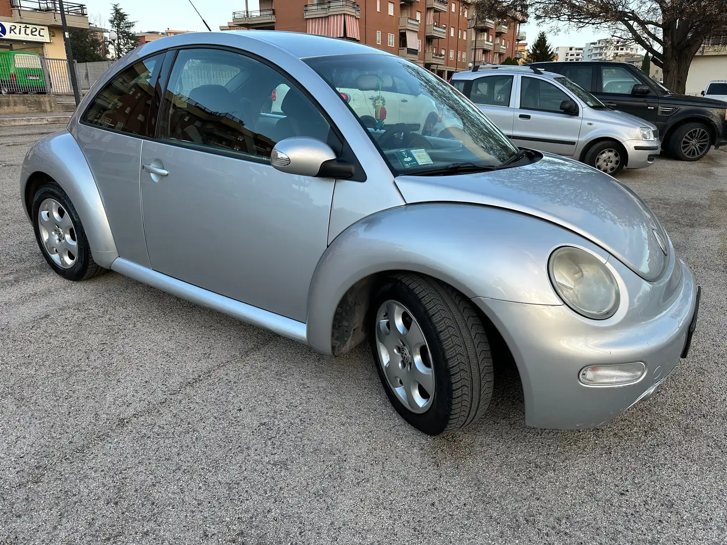 Volkswagen New Beetle 1.9 tdi Stříbrná - 2