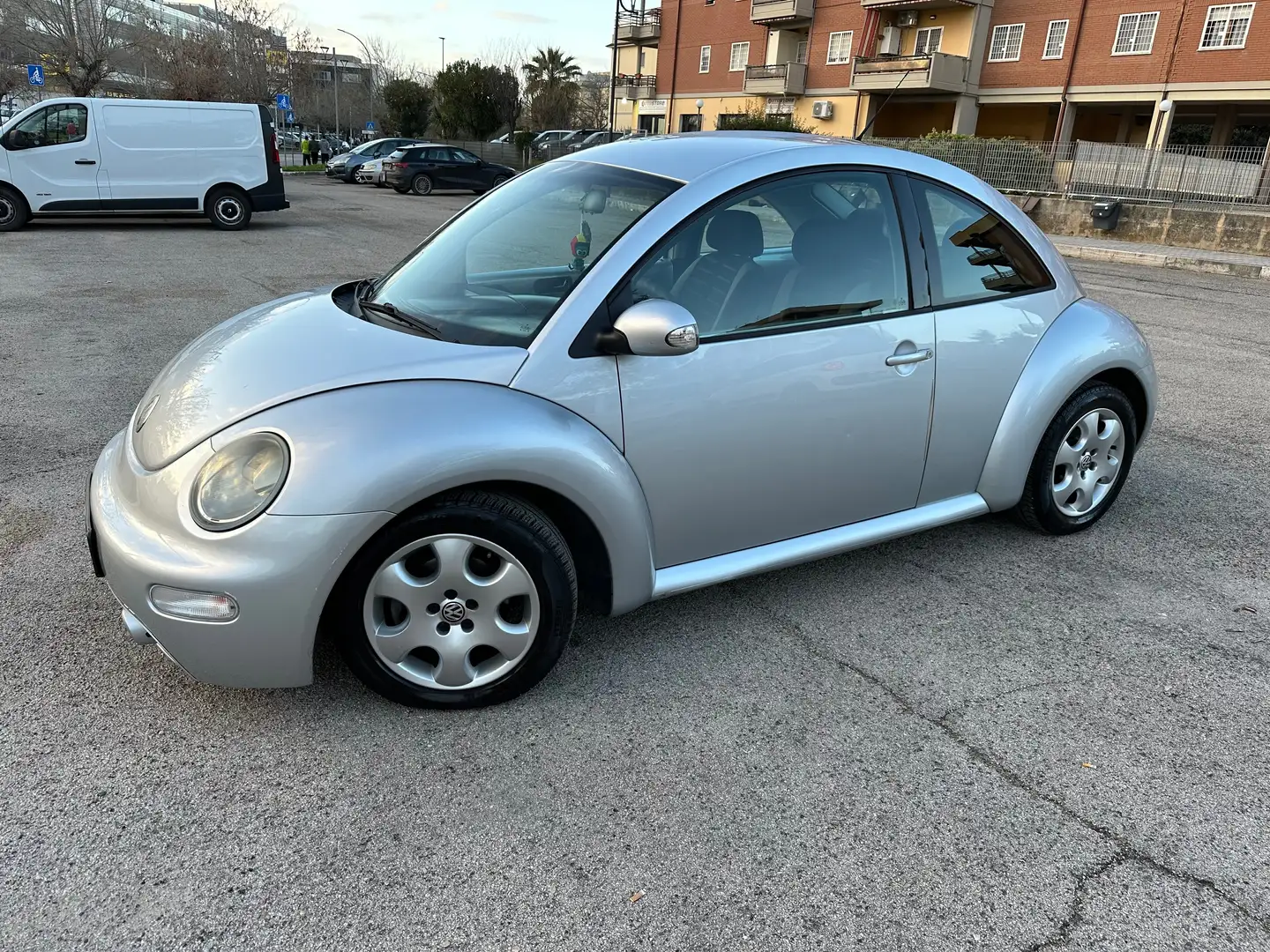 Volkswagen New Beetle 1.9 tdi Srebrny - 1