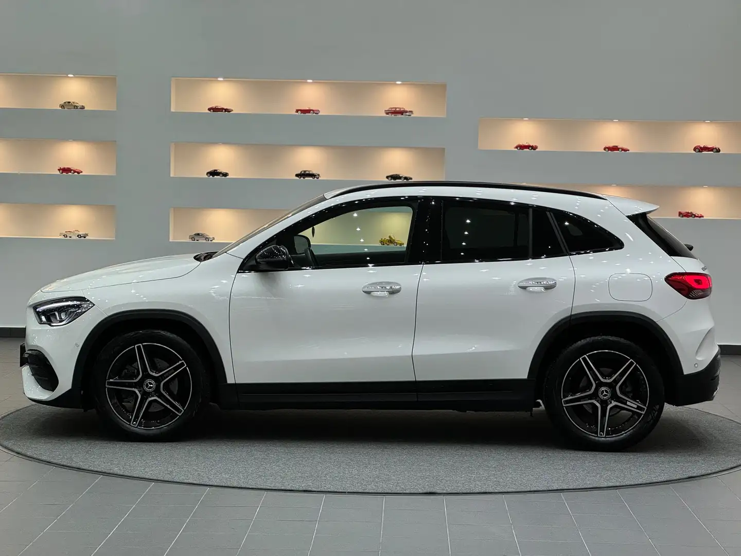Mercedes-Benz GLA 200 GLA 200 d *AMG-Line* 19Zoll *Facelift* Keyless* Weiß - 2