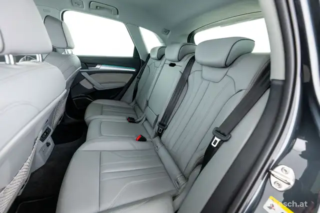 Audi Q5 view 7