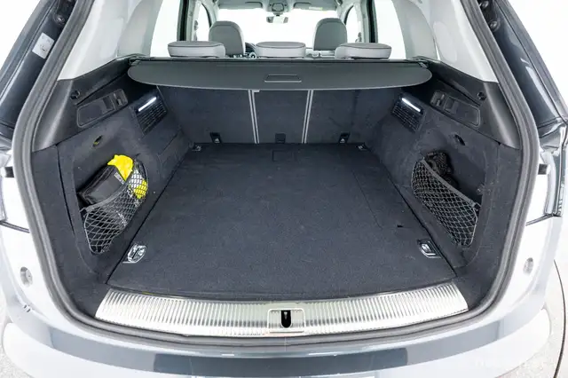 Audi Q5 view 8