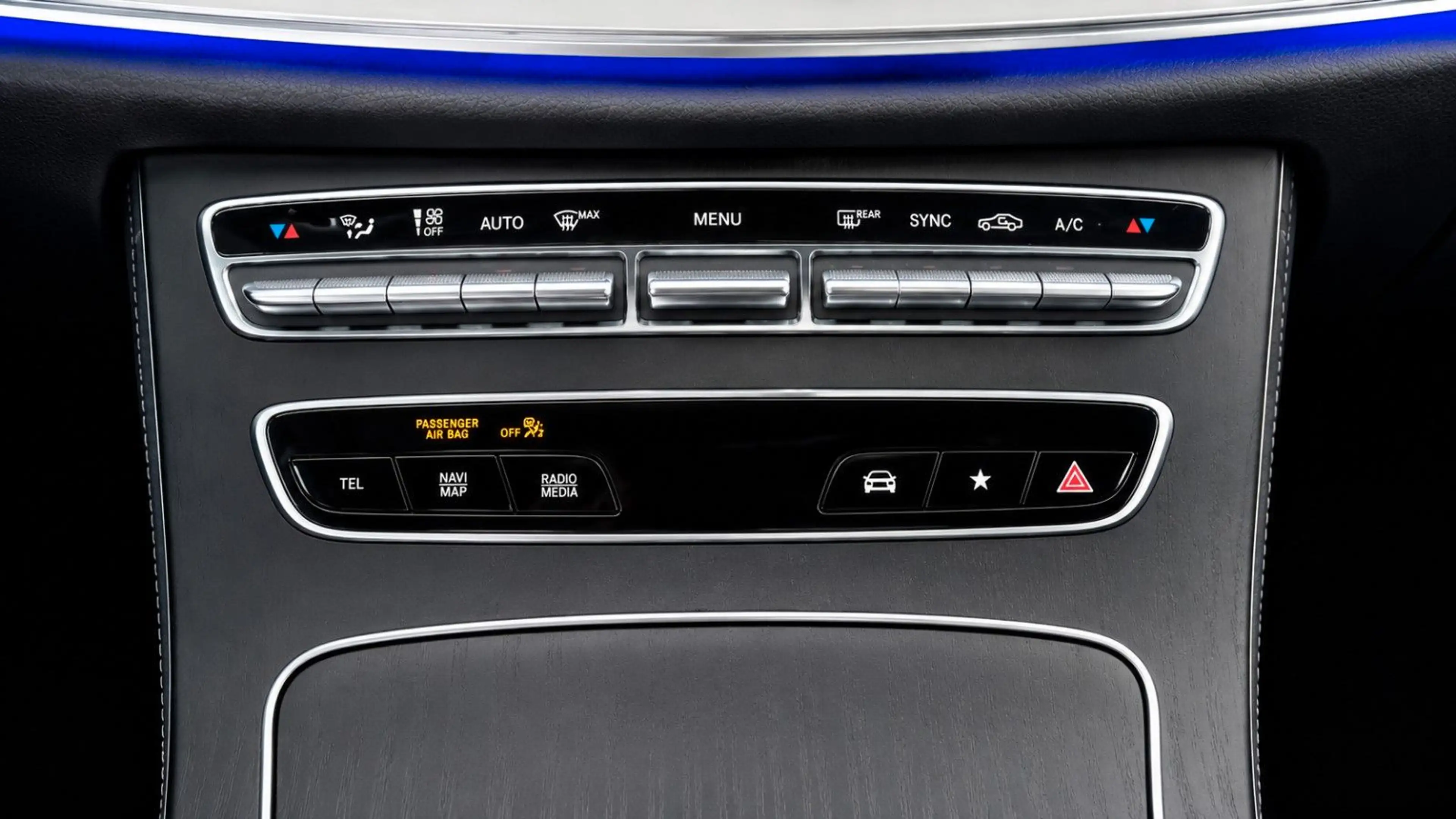 Mercedes-Benz CLS 400 d 4M AMG Distr. SHD RFK LED CarPlay — photo 17