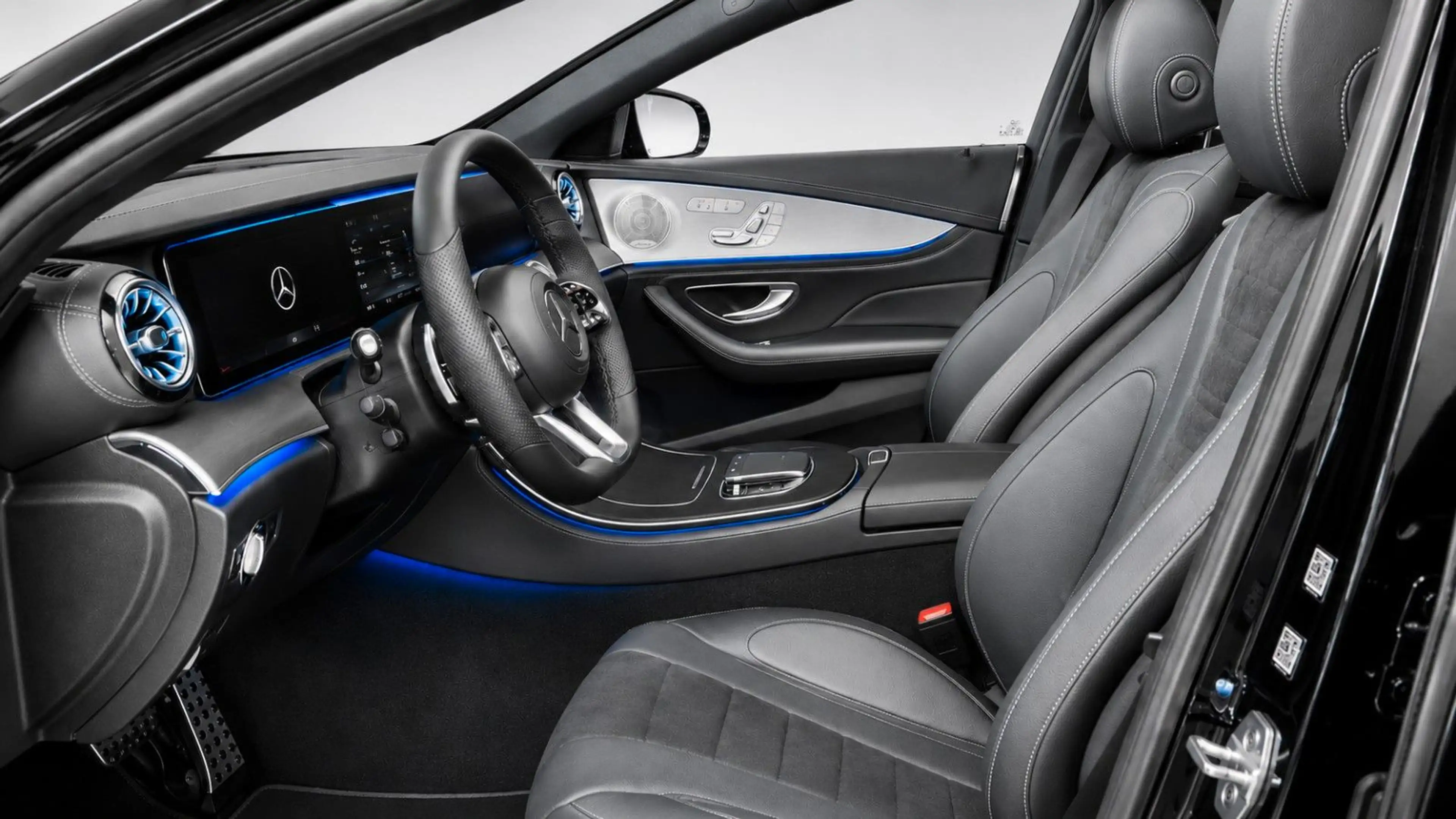 Mercedes-Benz CLS 400 d 4M AMG Distr. SHD RFK LED CarPlay — photo 6