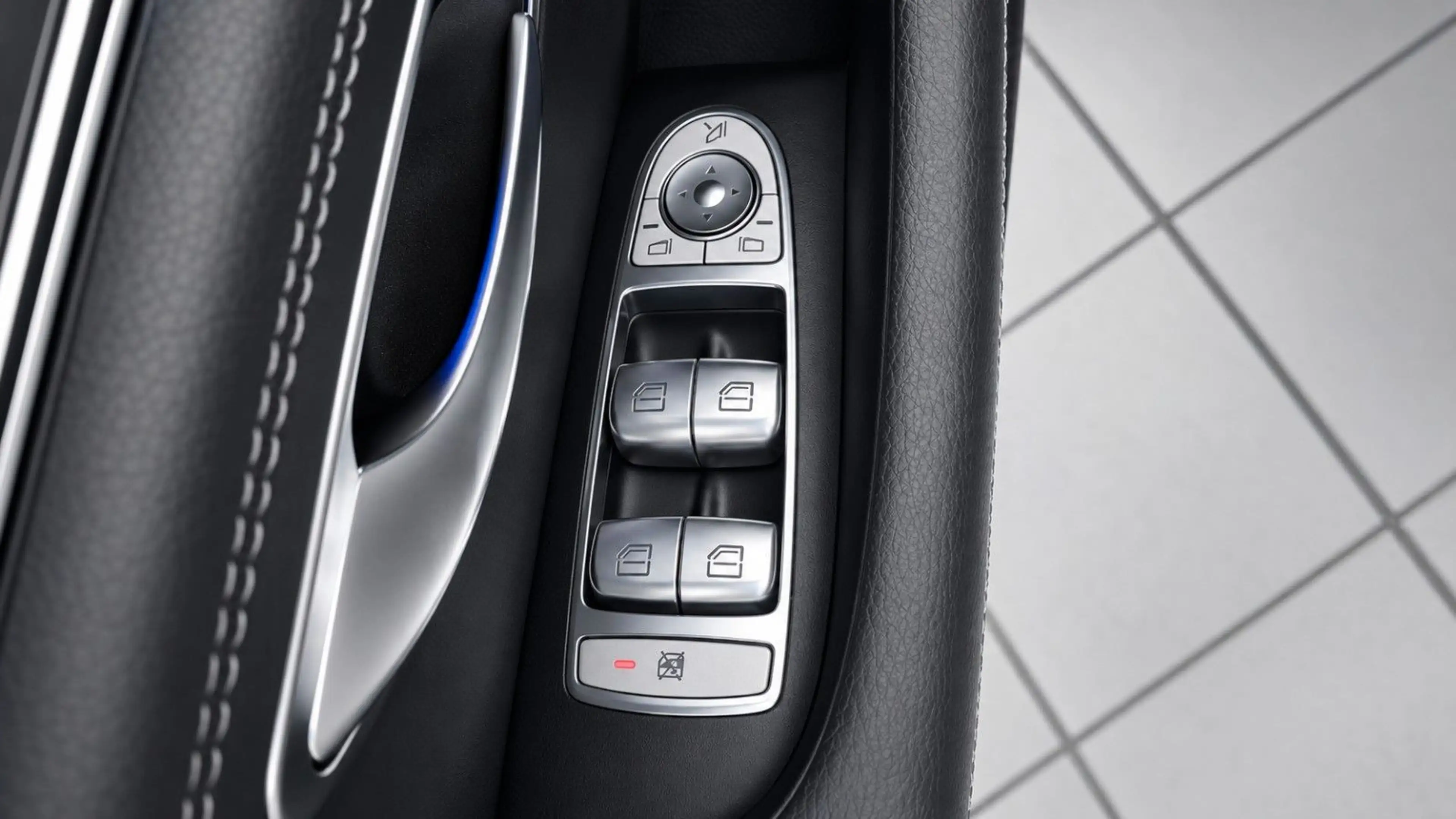 Mercedes-Benz CLS 400 d 4M AMG Distr. SHD RFK LED CarPlay — photo 14