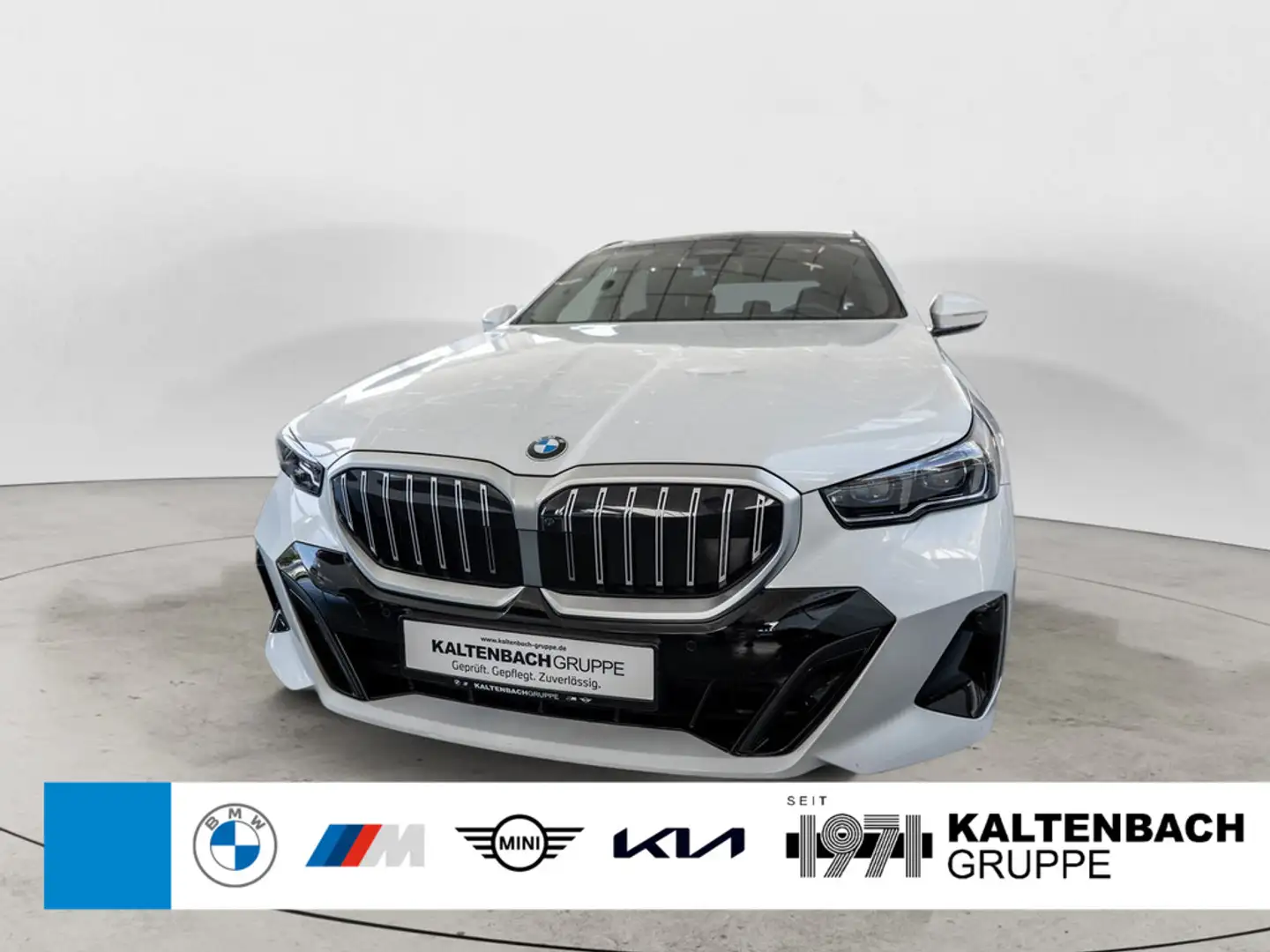 BMW 520 d Touring xDrive M-Sport PANO LED HUD AHK Blanc - 1