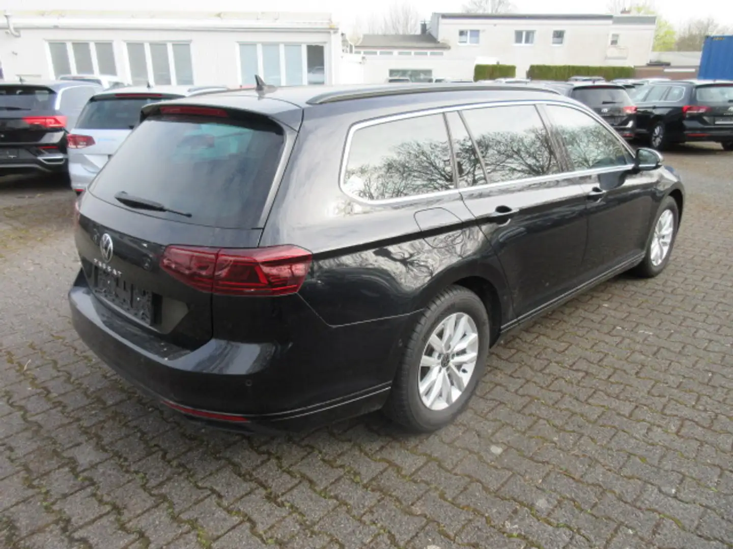 Volkswagen Passat Variant Business 2.0 TDI DSG NAVI IQ LIGHT KAMERA ALU ASSI Schwarz - 2