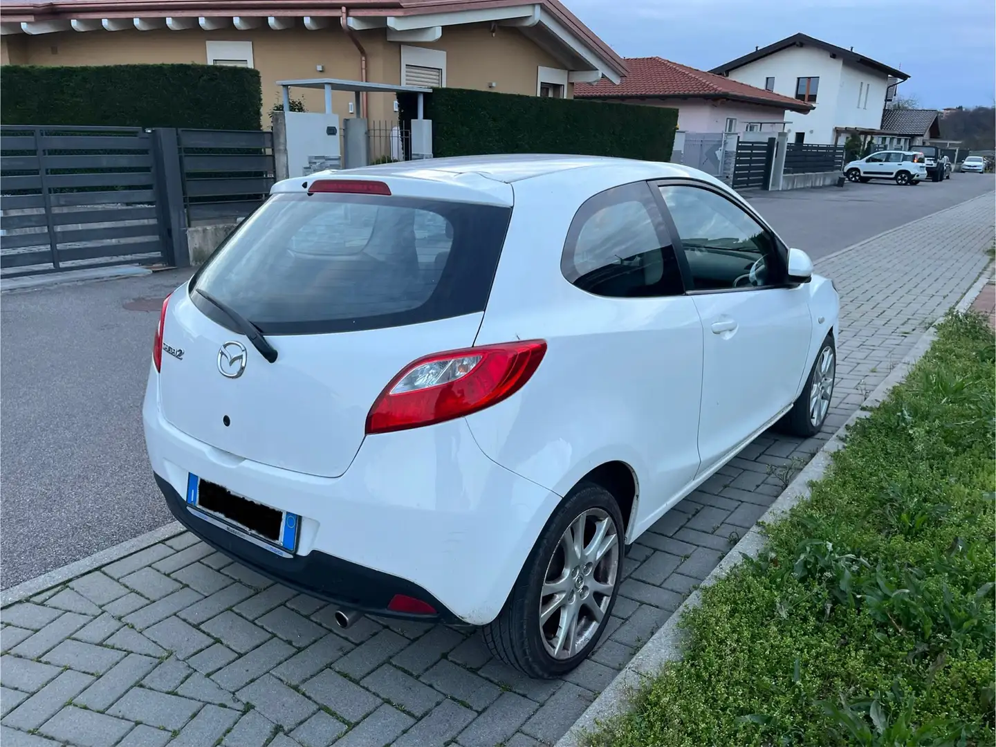 Mazda 2 3p 1.3 Play 86cv Bianco - 1