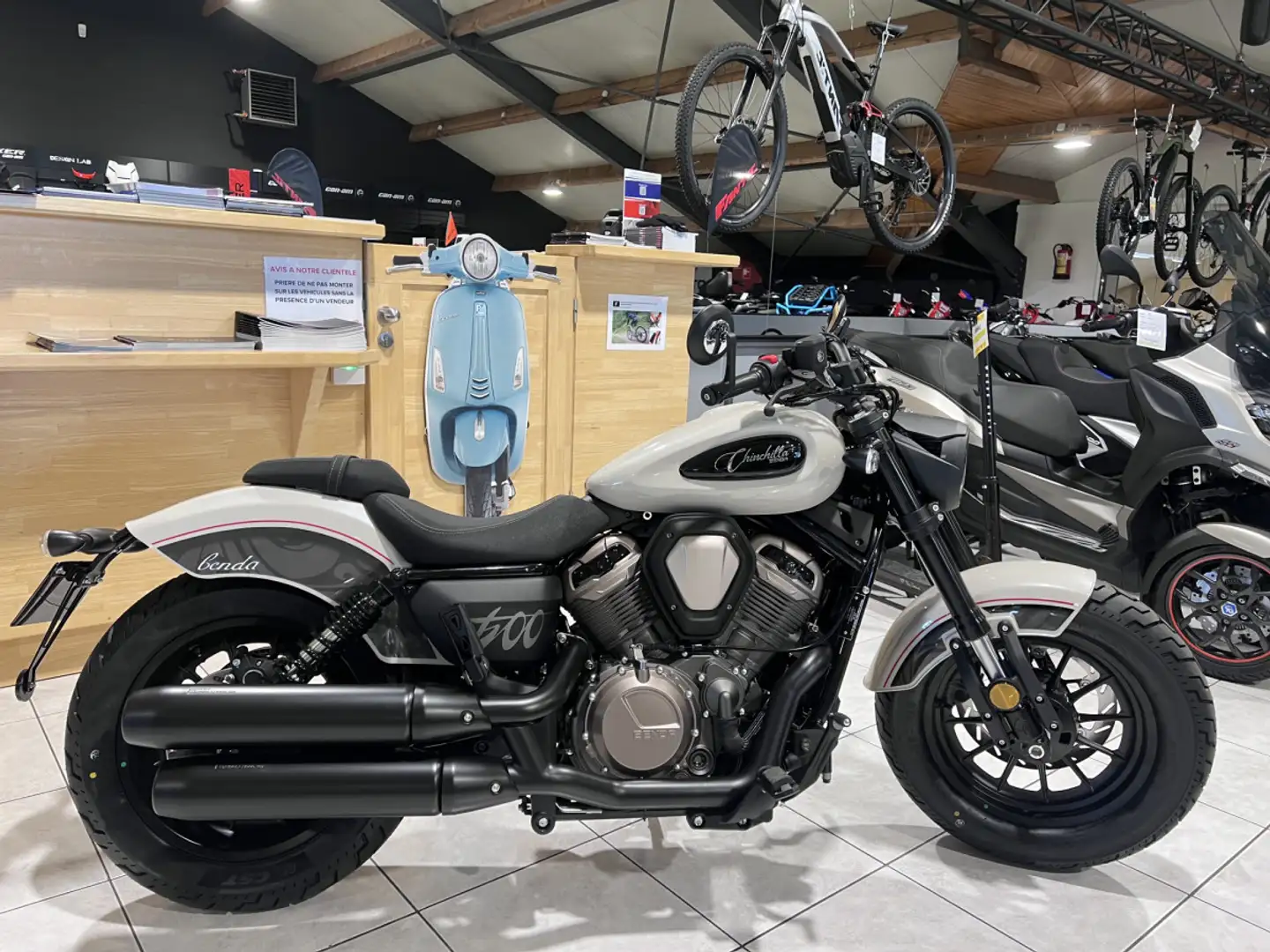 Benda Chinchilla 500 Wit - 1