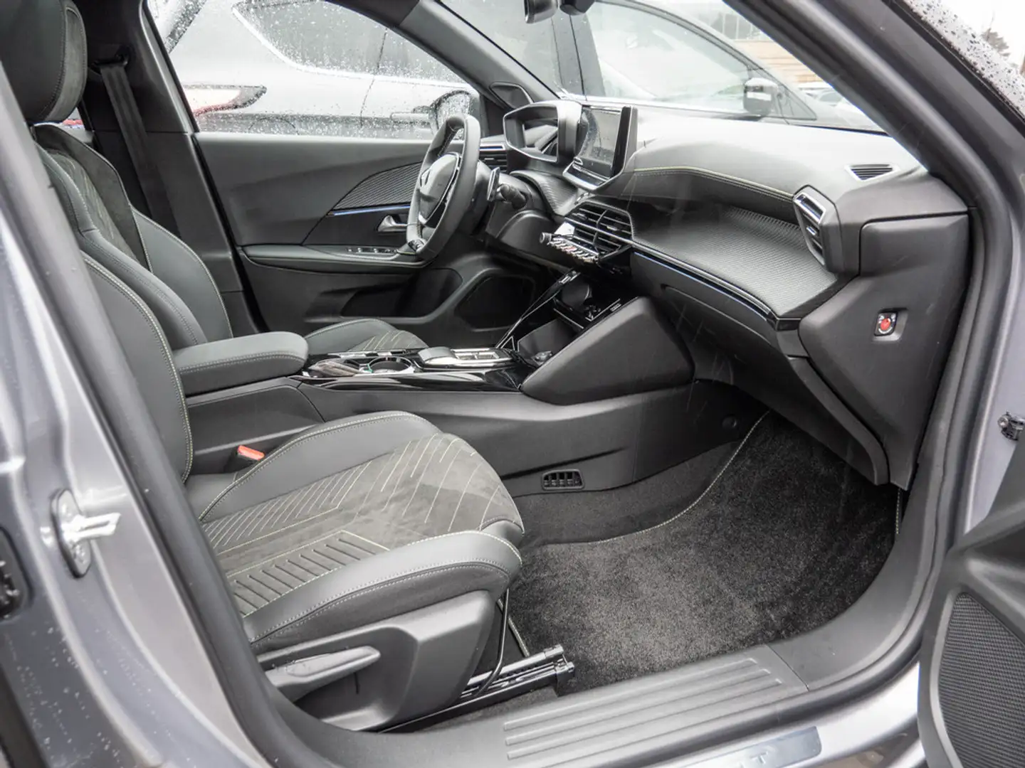 Peugeot 2008 GT HYBRID 145 e-DSC6 *ABVERKAUF* Grau - 2
