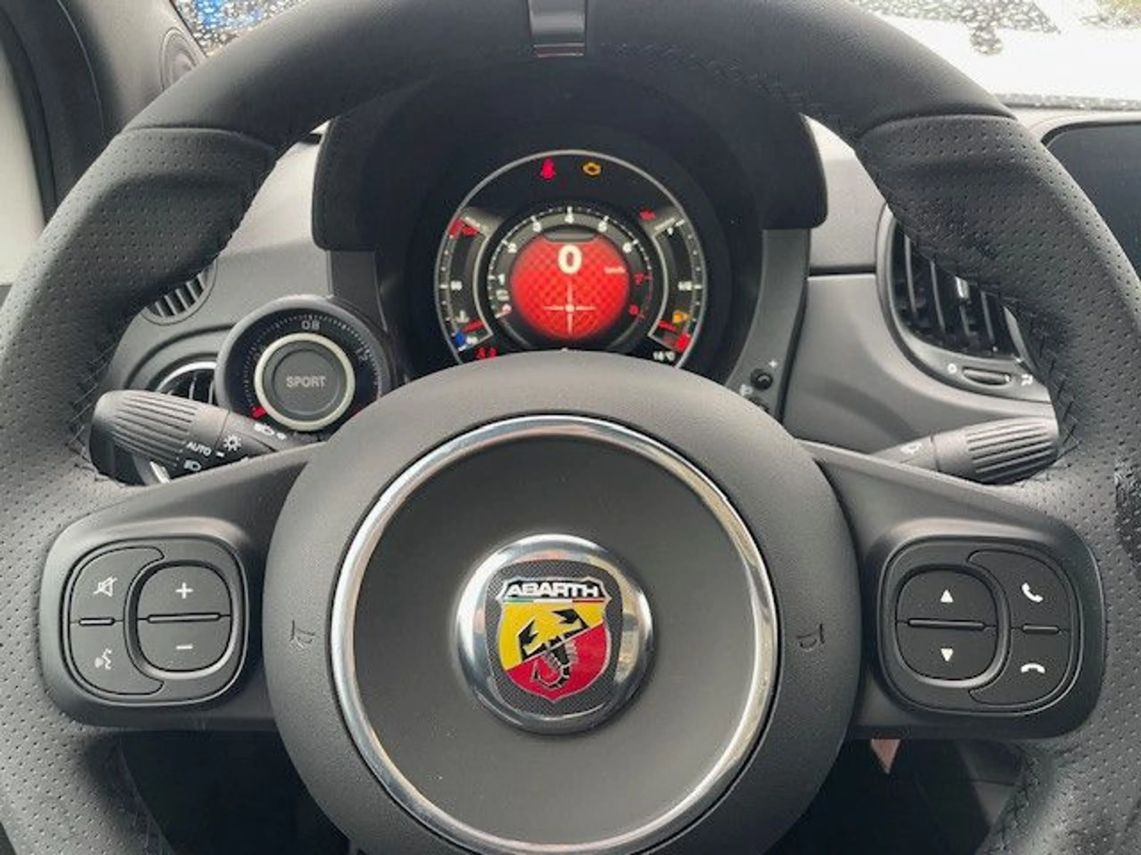 Abarth 500 595 Cabrio 1,4 T-Jet Competizione — photo 7