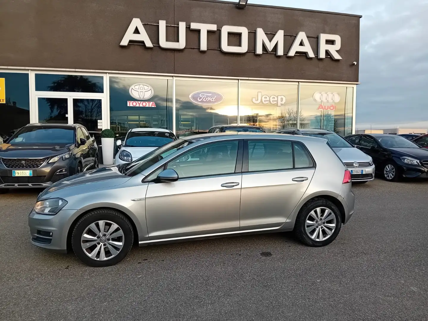 Volkswagen Golf 5p 1.4 tgi Confortline Beige - 1