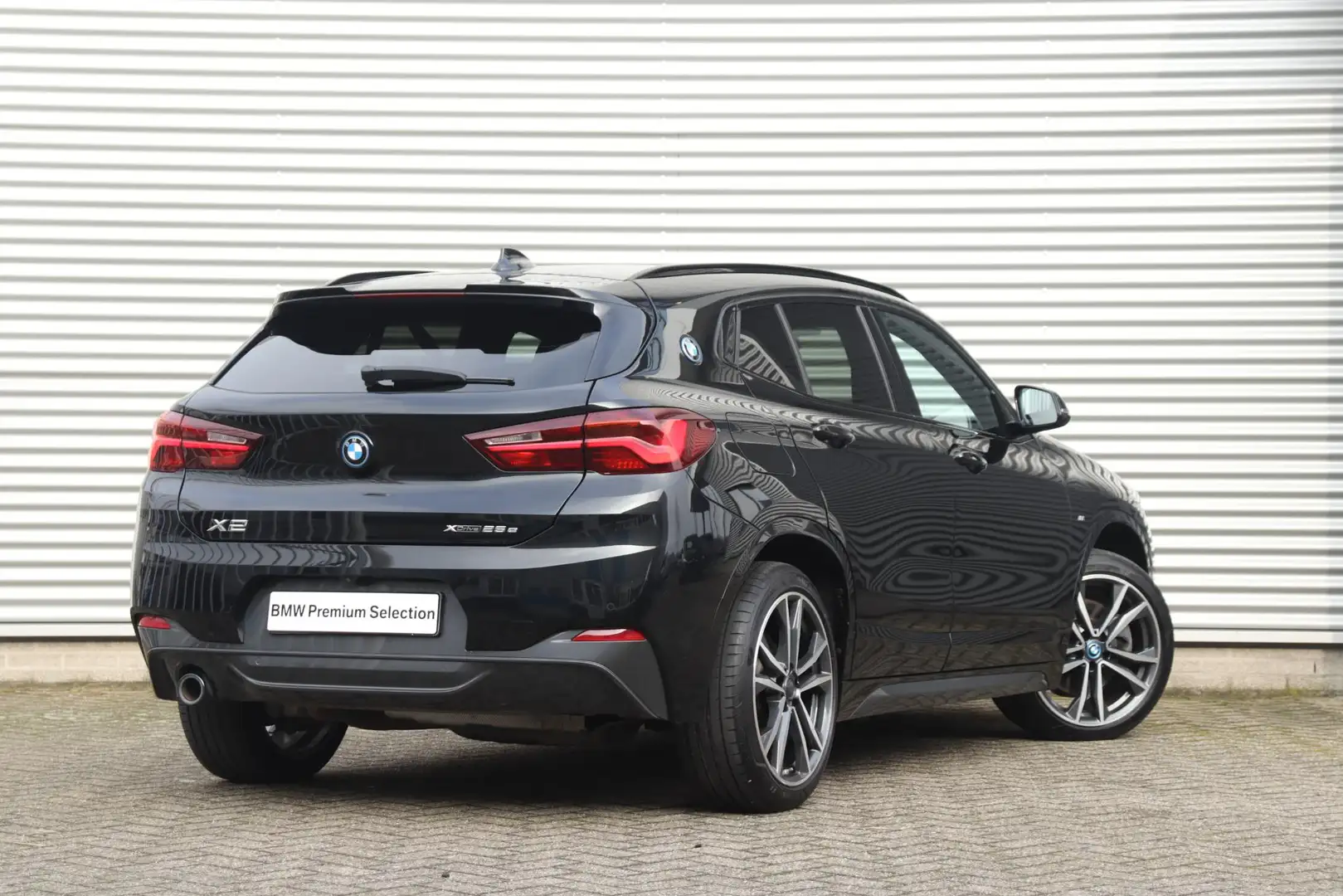 BMW X2 xDrive25e | High Executive | M Sportpakket | Drivi Zwart - 2
