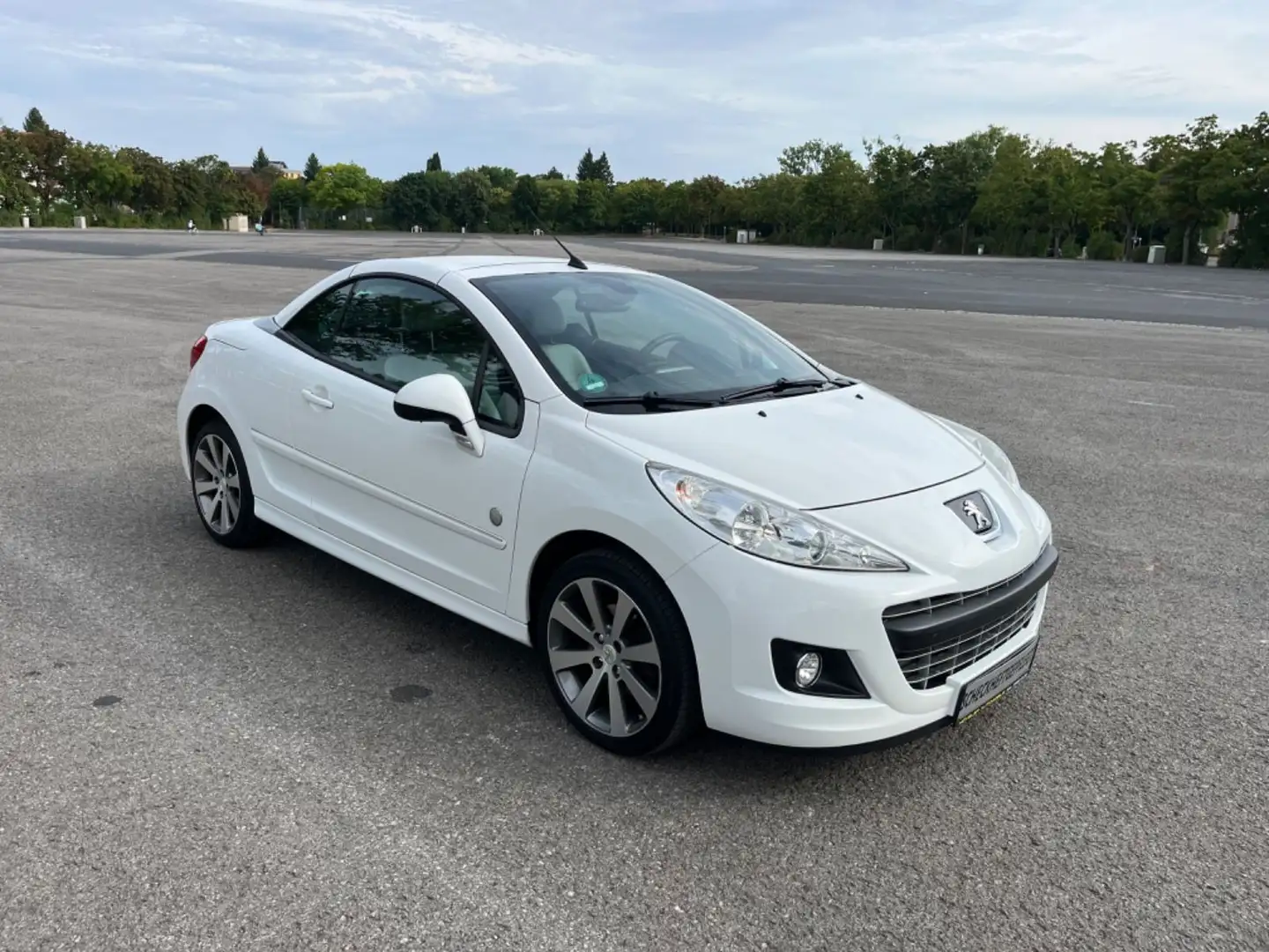 Peugeot 207 CC Cabrio-Coupe Roland Garros, TÜV+Serv. NEU Blanc - 2