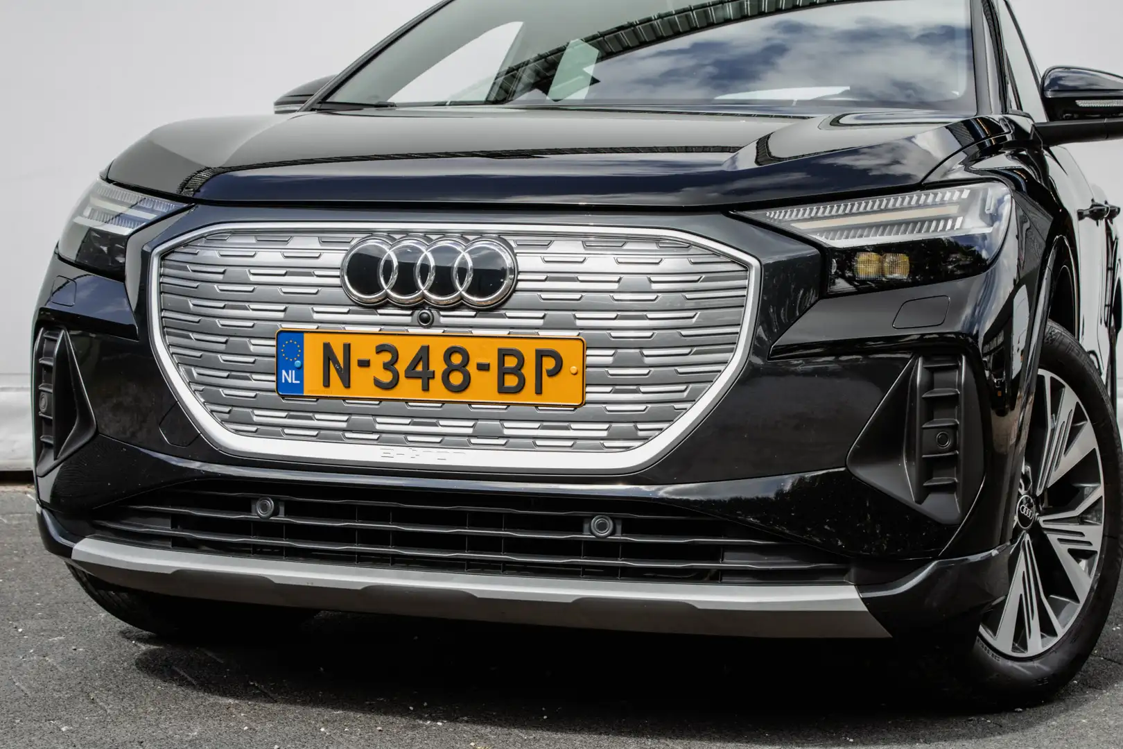 Audi Q4 e-tron 35 Launch edition Advanced 55 kWh Full map navigat Schwarz - 2