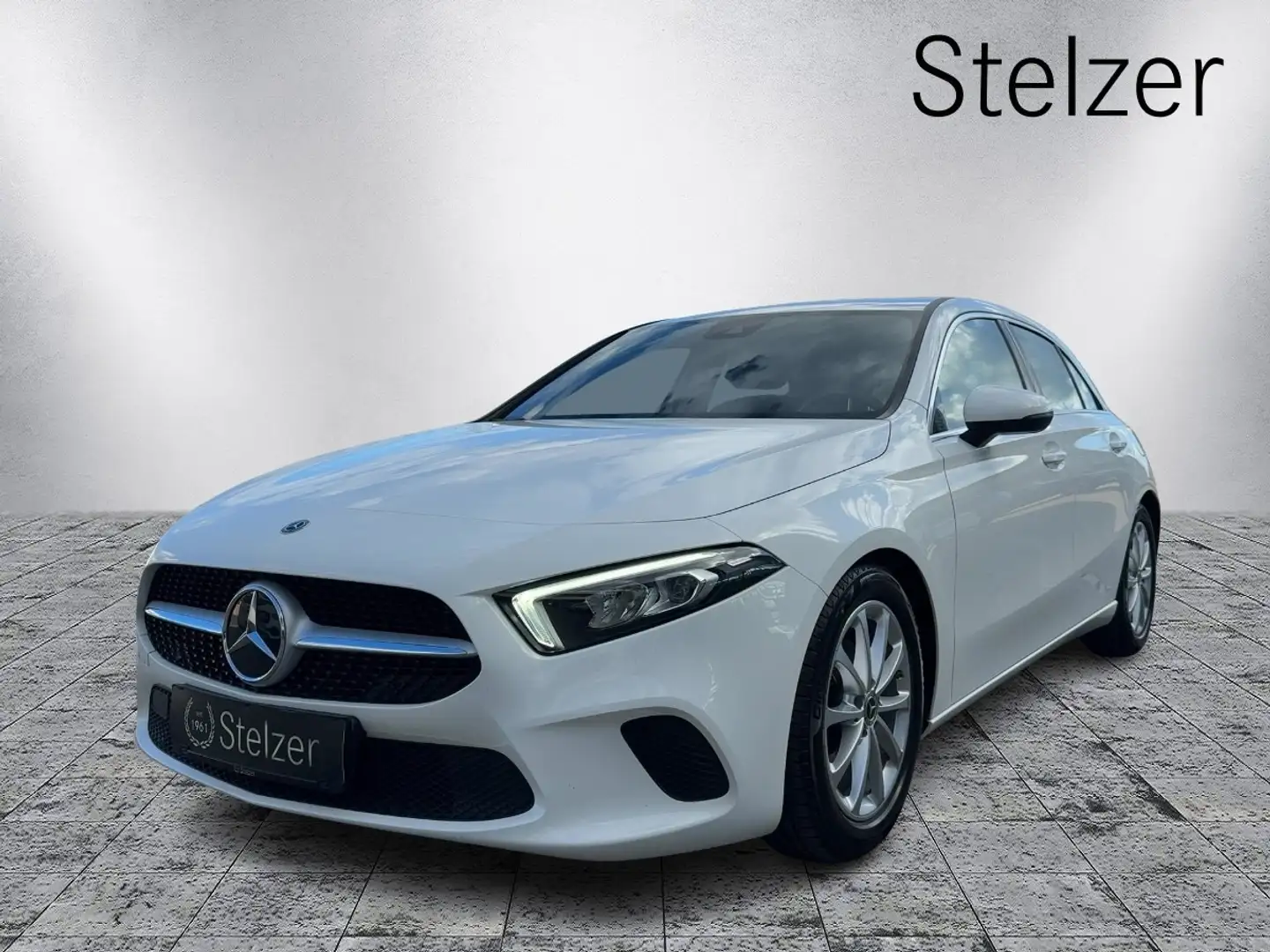 Mercedes-Benz A 180 d Progressive MBUX RKam Wit - 2