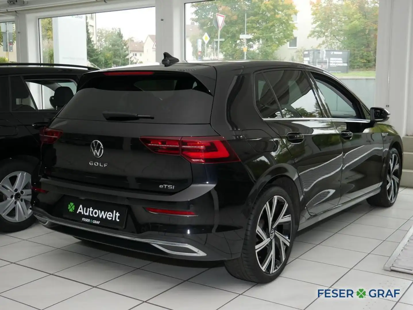 Volkswagen Golf Style 1.5 eTSI, PANO, LED, KESSI Zwart - 2