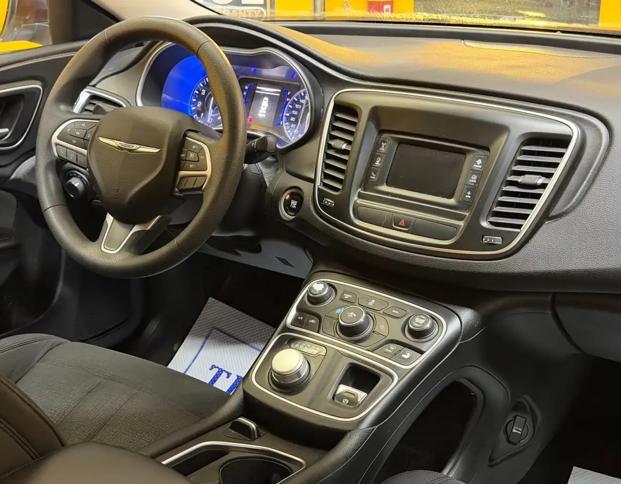 Chrysler 200 снимка Chrysler 200