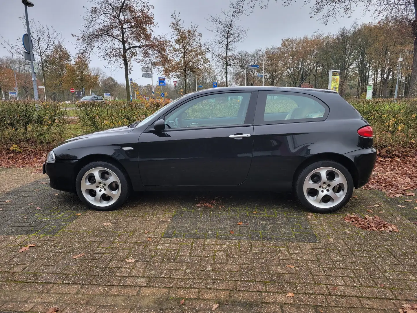 Alfa Romeo 147 2.0 Twin Spark Distinctive - 2