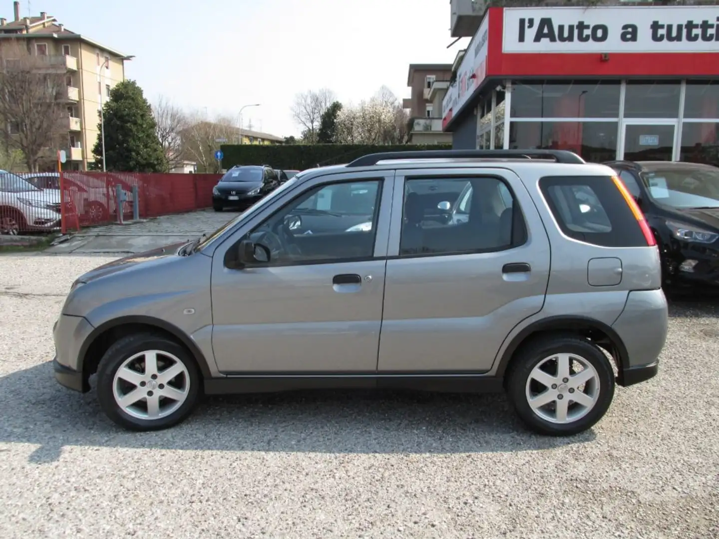 Suzuki Ignis 1.3 DDiS 16v 2WD -Ok Neopaten.- CONDIZIONI OTTIME Gris - 2