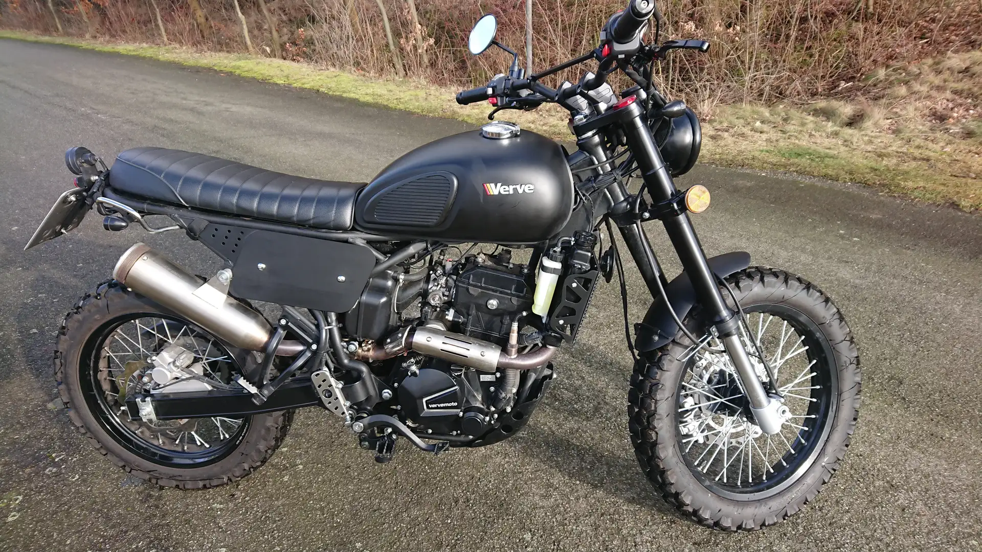 Verve Moto Tracker 250i Black - 1