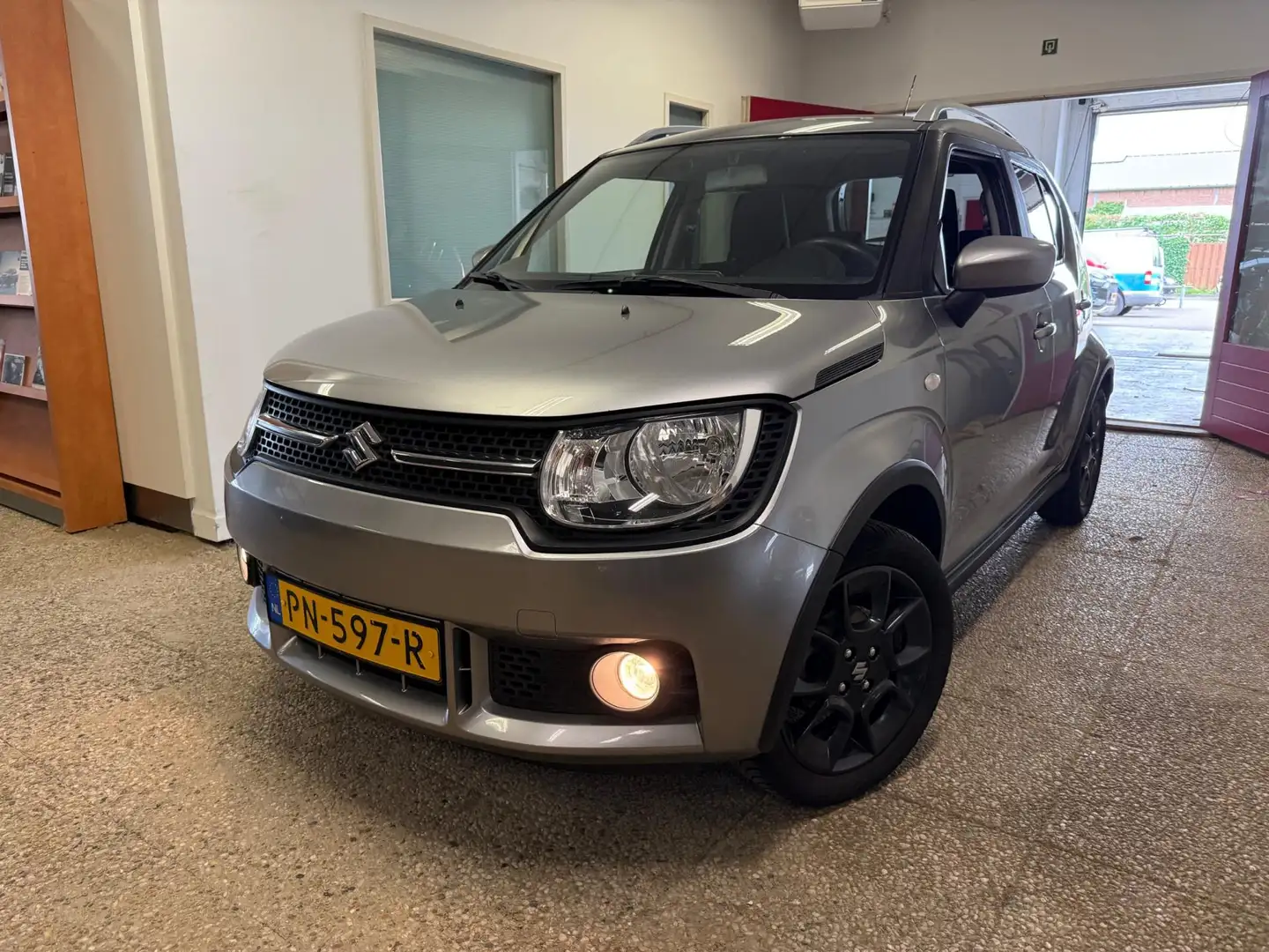 Suzuki Ignis 1.2 Select | Navi | Trekhaak | All Season Grijs - 2